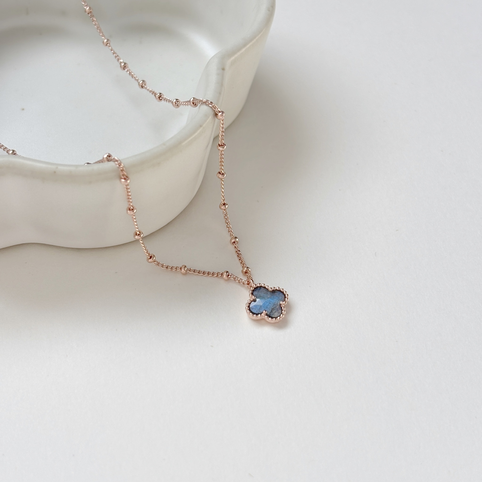 滾珠邊四葉草拉長石細珠項鍊