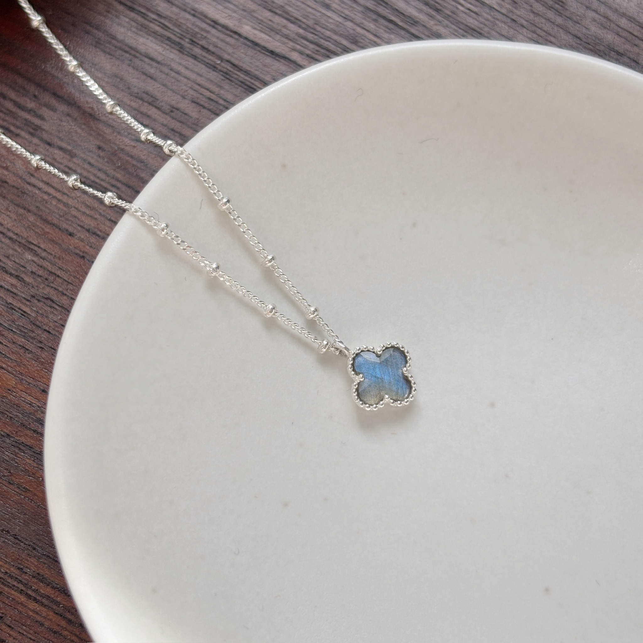 滾珠邊四葉草拉長石細珠項鍊