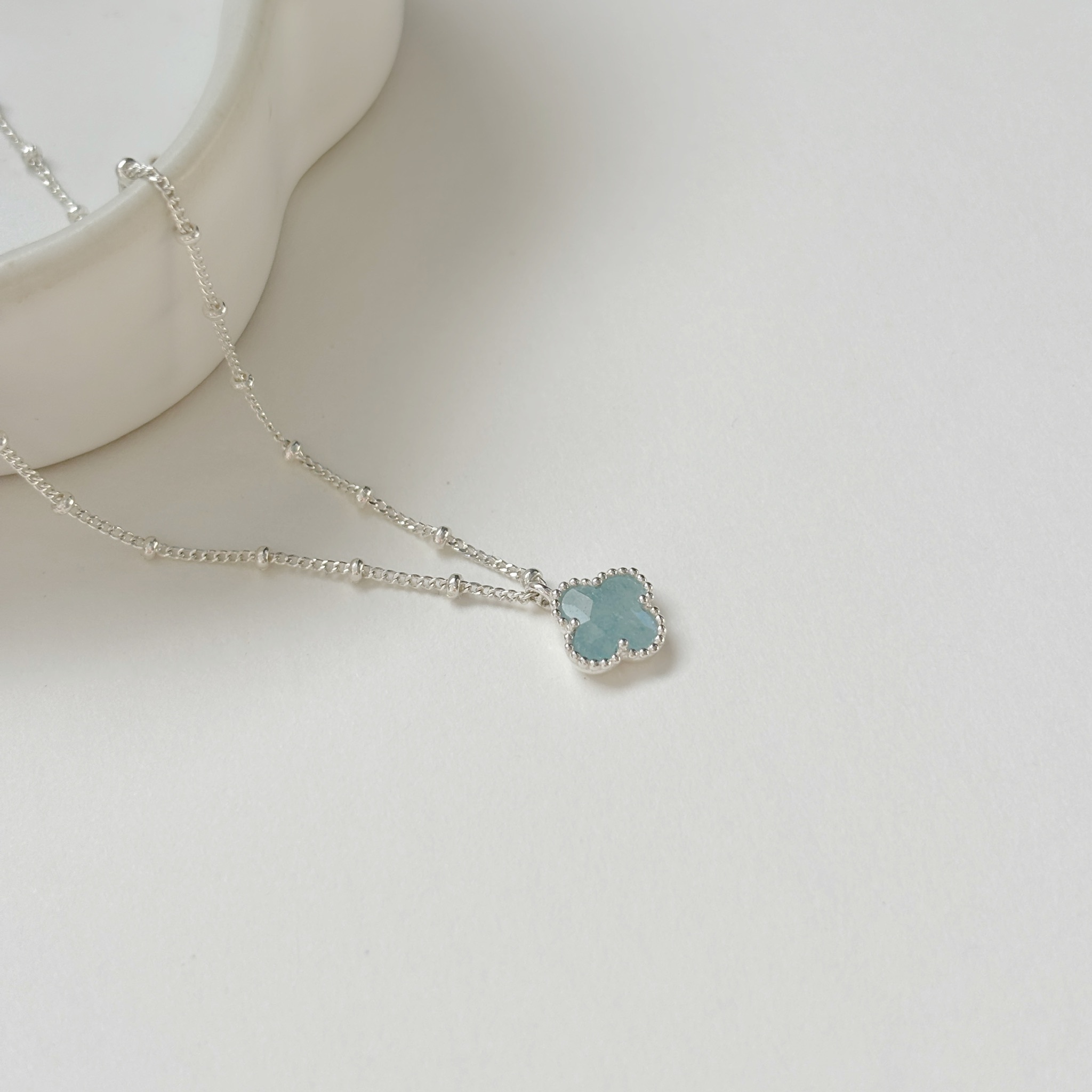 滾珠邊四葉草水藍石英細珠項鍊