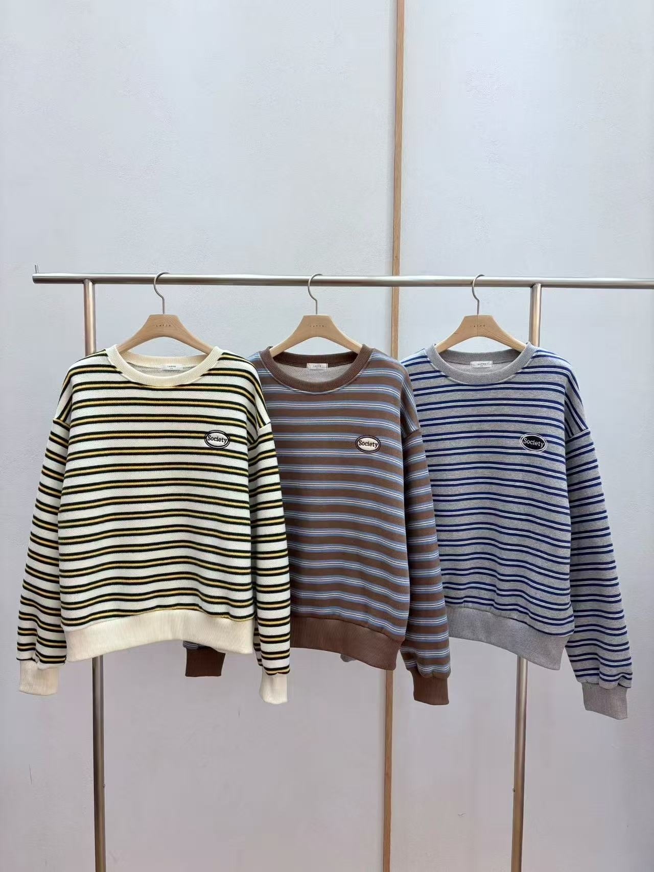 787 正韓條紋小刺繡圓領衛衣（內刷毛）