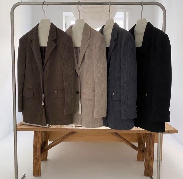 BZ04  胸44  長28.5   $899 (一口價) 12 ％羊毛