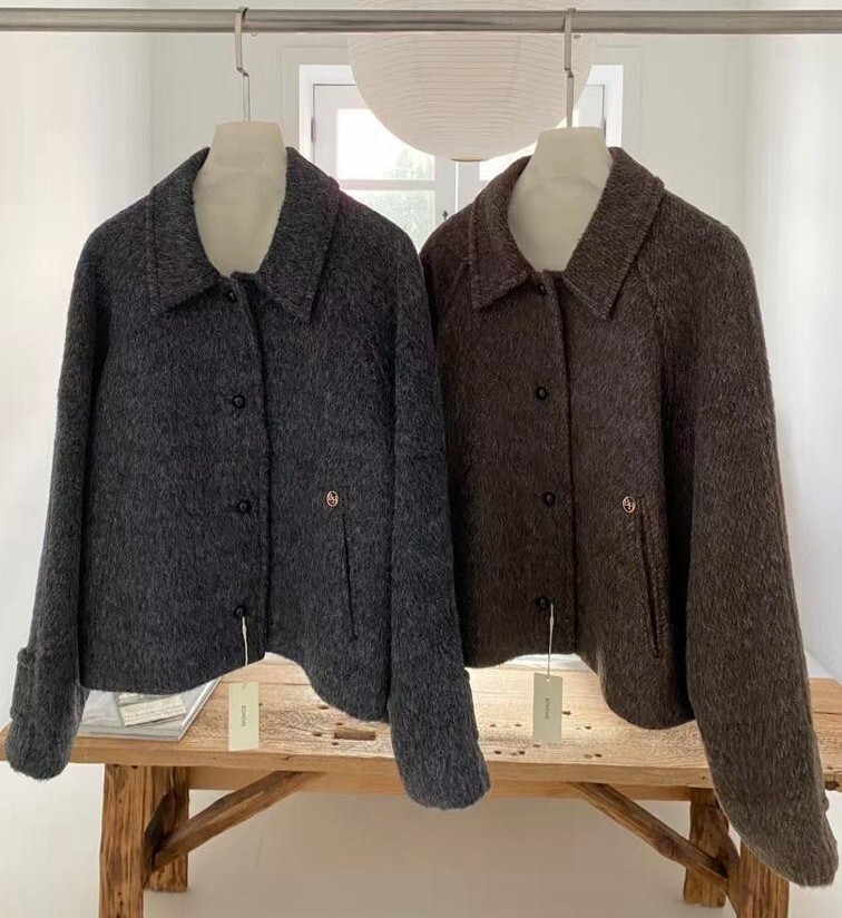 BZ05  胸 48  長 21  $1399 (一口價)。100 ％羊毛