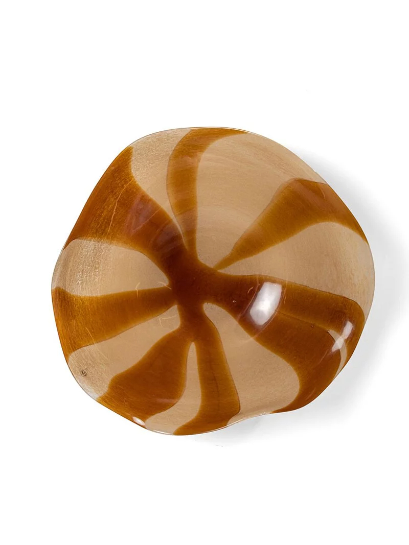 ByOn-Curve 餐盤/裝飾盤-棕彩，焦糖色系裝飾盤，手工口吹玻璃，色殊波浪不規則邊緣設計