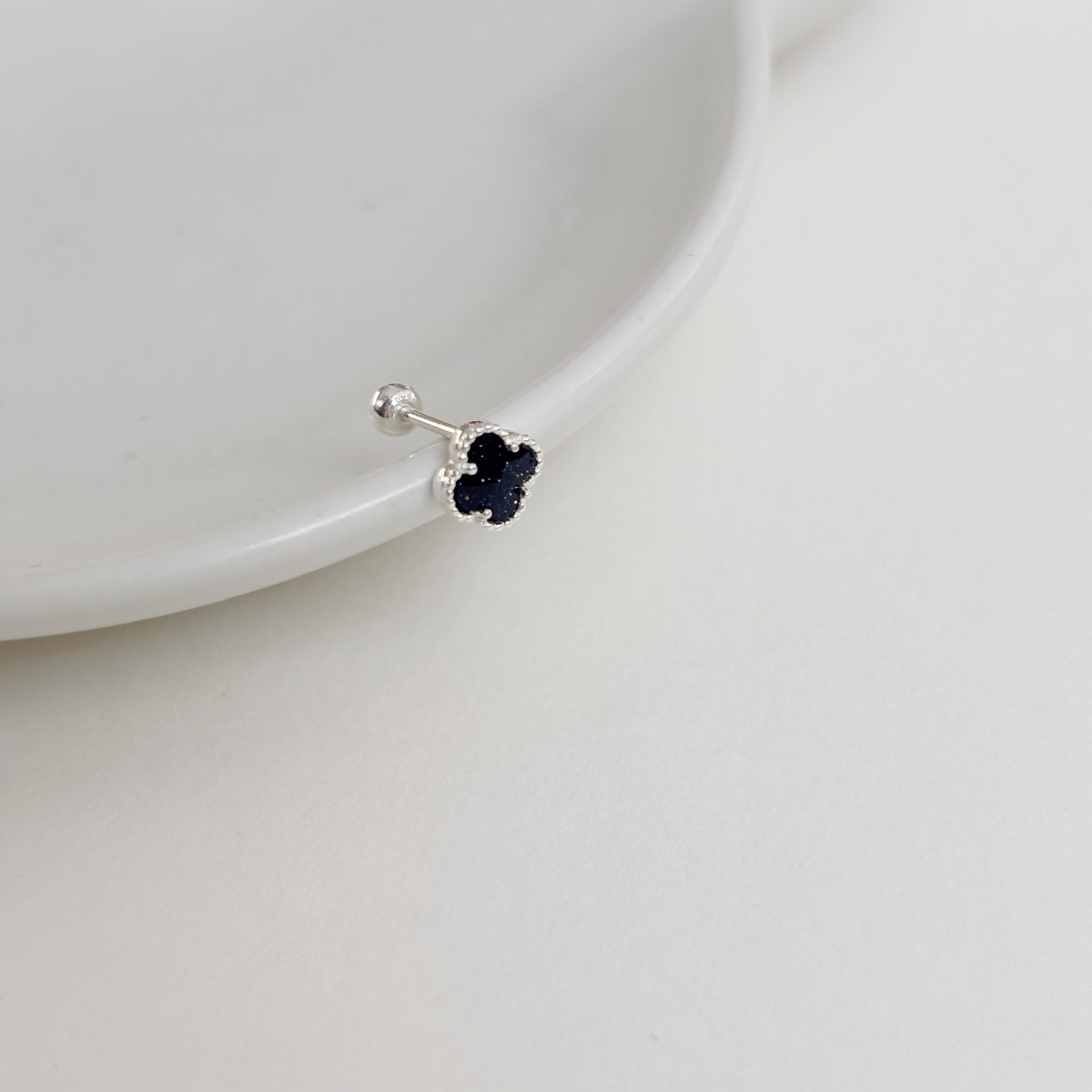 滾珠邊四葉草藍砂石轉珠耳環