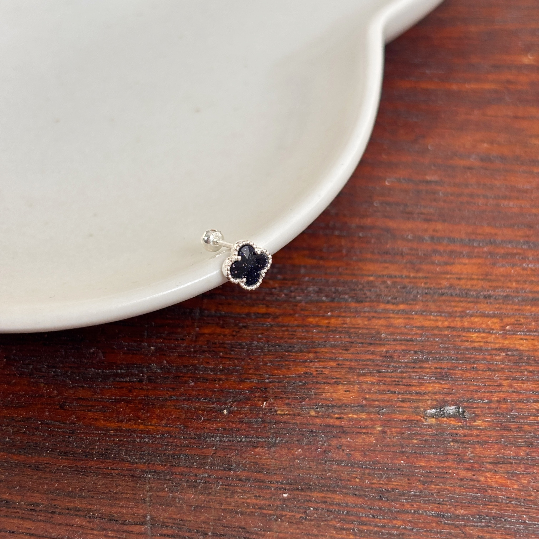 滾珠邊四葉草藍砂石轉珠耳環