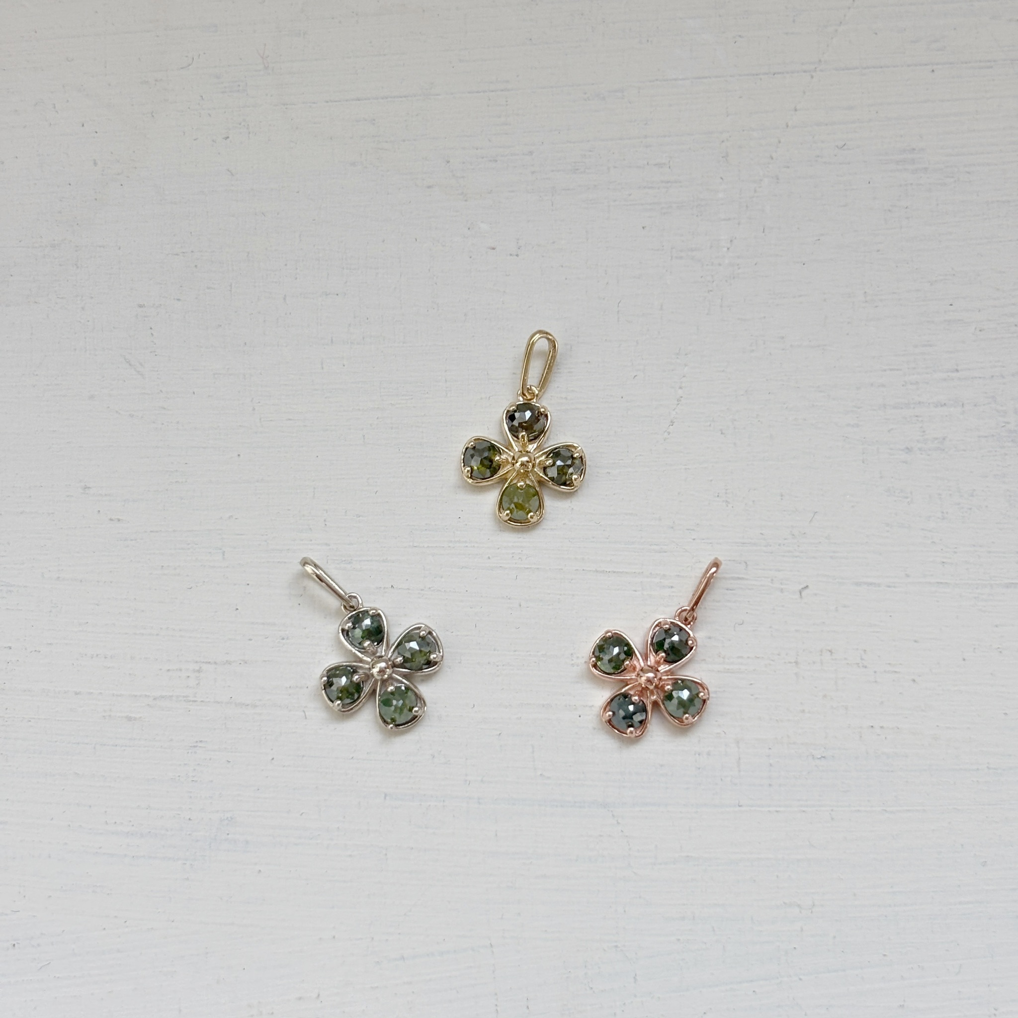 14K大四葉花綠鑽原礦鏈墜