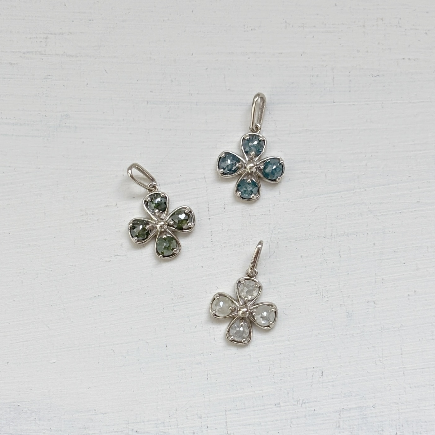 14K大四葉花綠鑽原礦鏈墜