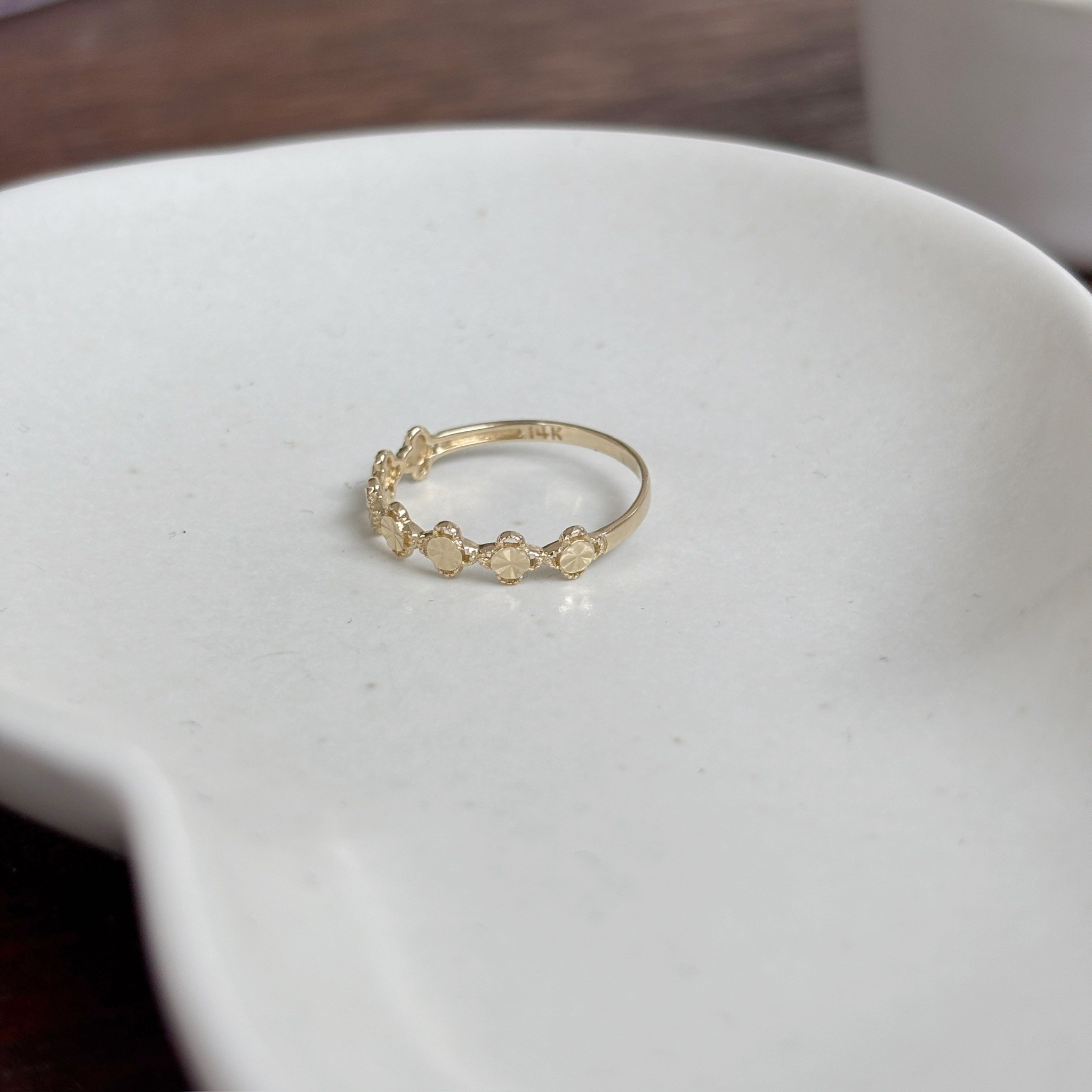 14K簍空小圓餅四葉草戒指