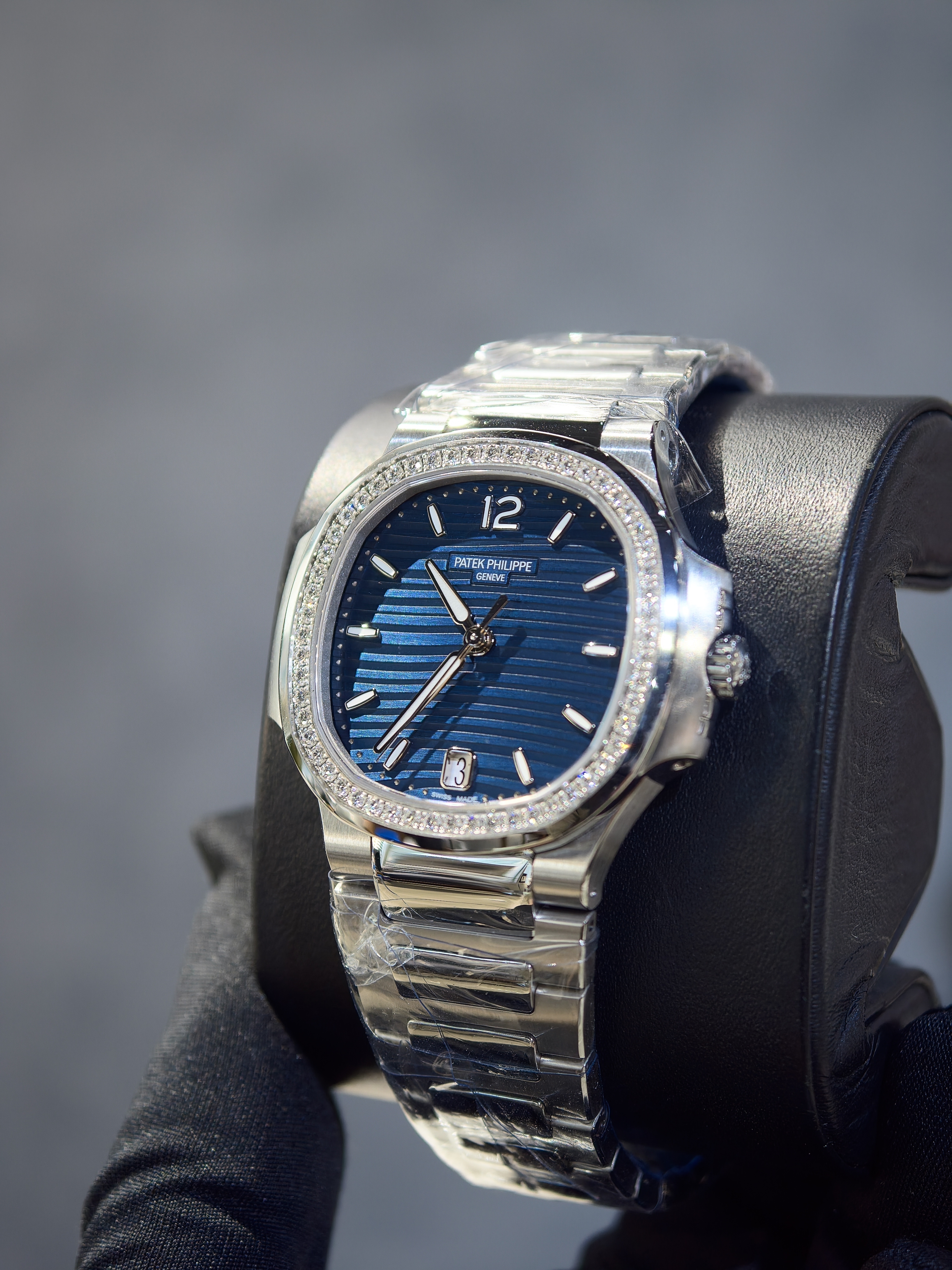 BRAND NEW 7118/1200A-001 7118 PATEK PHILIPPE NAUTILUS BLUE DIAL STEEL SELF-WINDING 35 MM