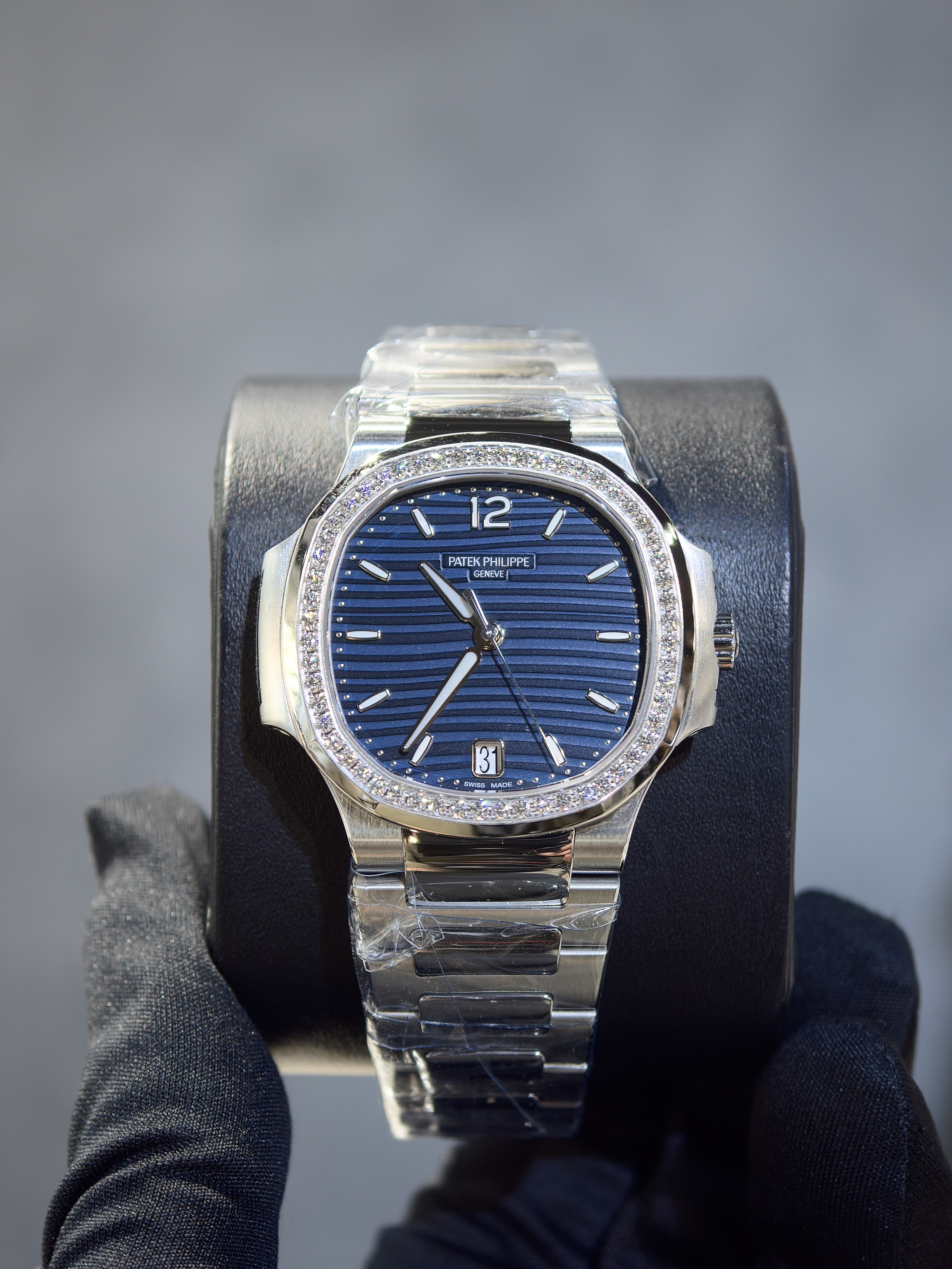 BRAND NEW 7118/1200A-001 7118 PATEK PHILIPPE NAUTILUS BLUE DIAL STEEL SELF-WINDING 35 MM