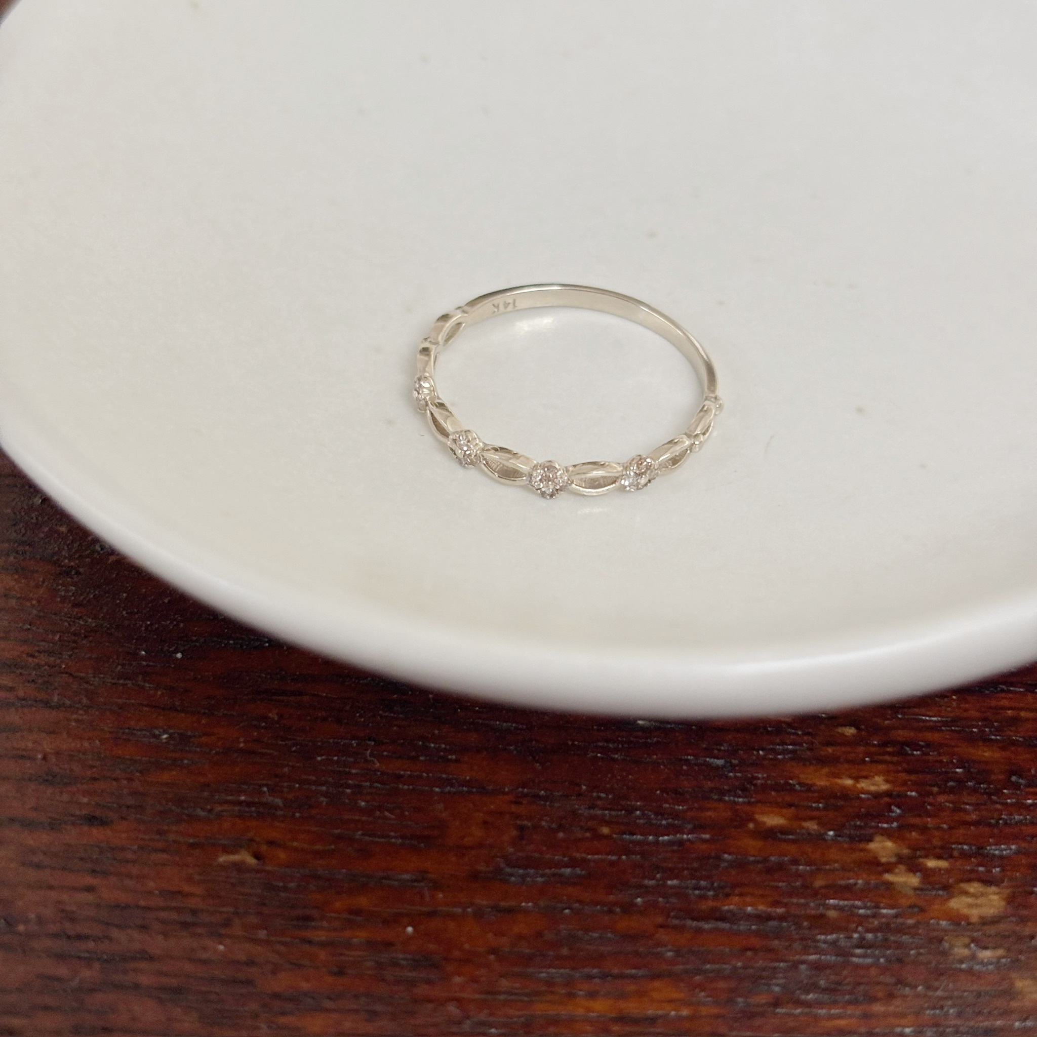 14K簍空眼形四葉花真鑽戒指