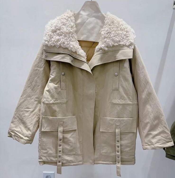 AW47  毛毛羽絨縷   胸50  長31   $1399 (一口價) 鴨羽絨95%