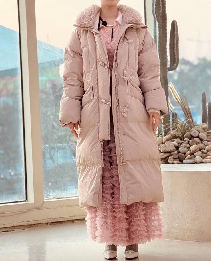 AW53  毛毛長鴨羽絨    胸 50  長 43 .5  $1299 (一口價)  鴨羽絨90%