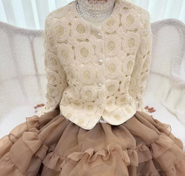 AW59  閃閃LACE外套  胸44   長 20  $839 (一口價)