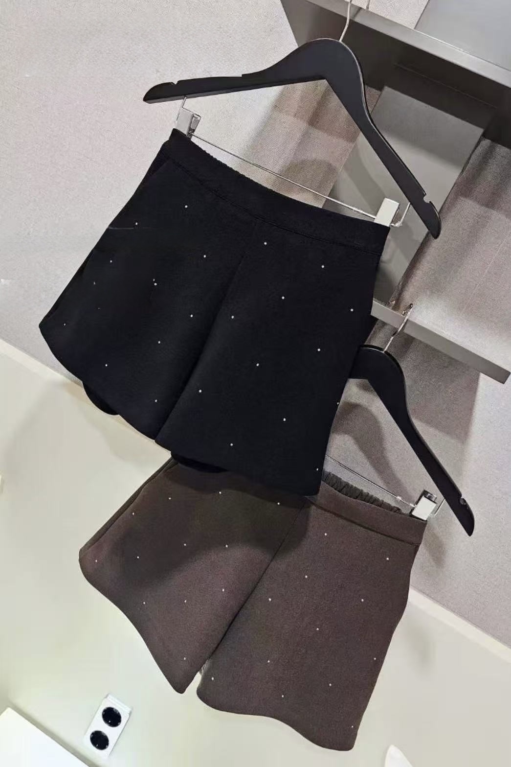 666 正韓後鬆緊水鑽短褲