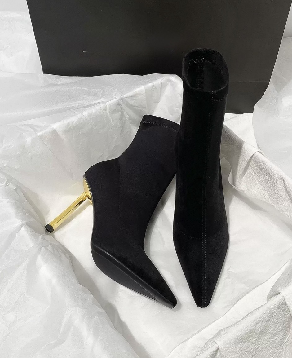 絨面配金跟短靴