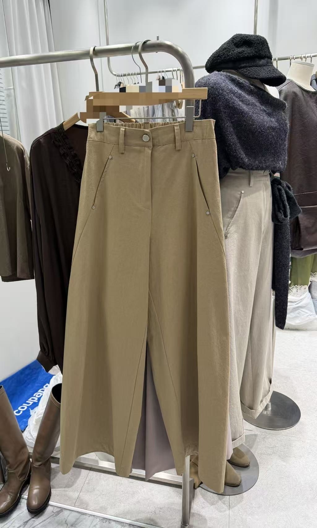 111 正韓後鬆緊寬鬆卡其褲