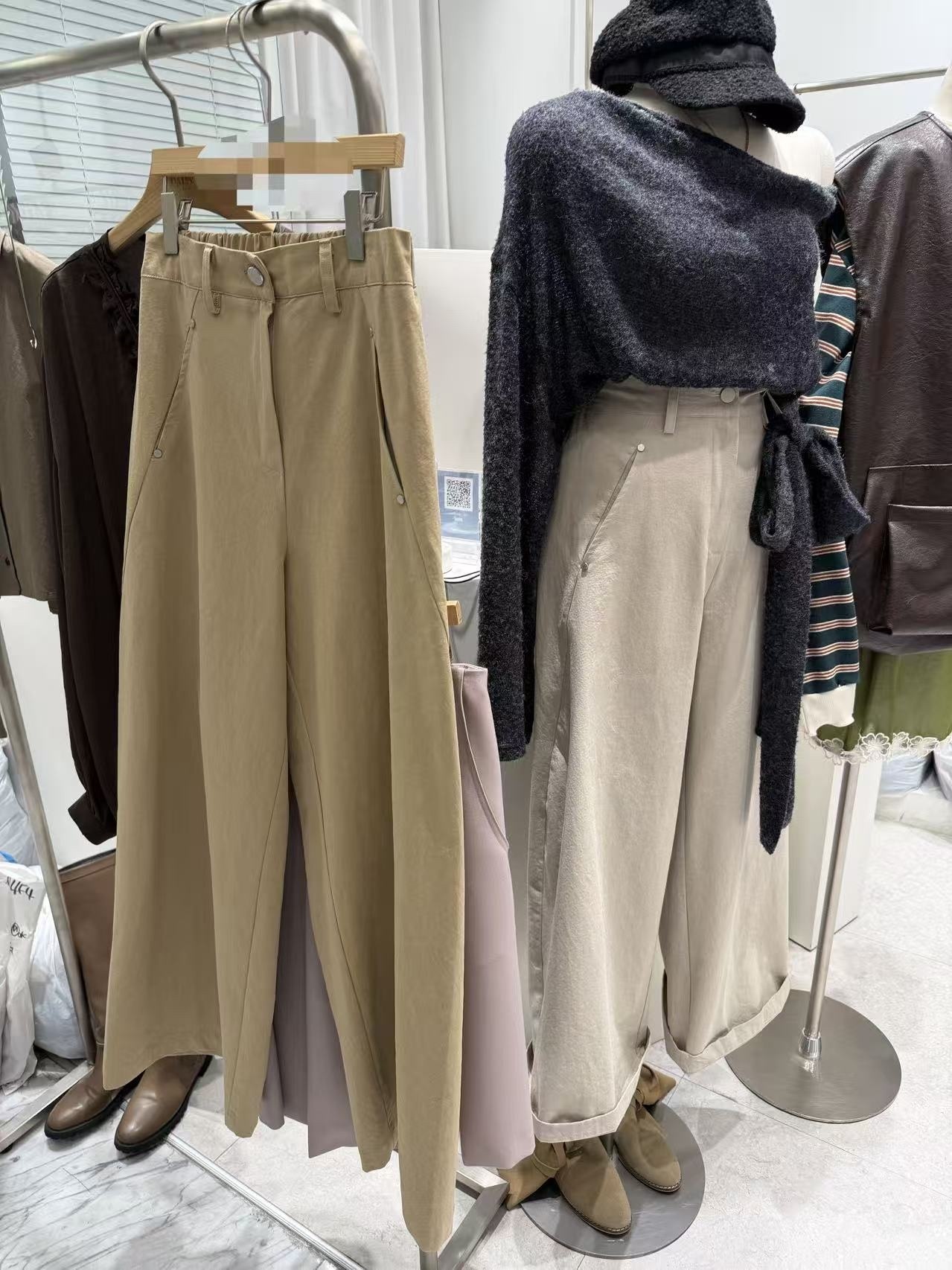 111 正韓後鬆緊寬鬆卡其褲