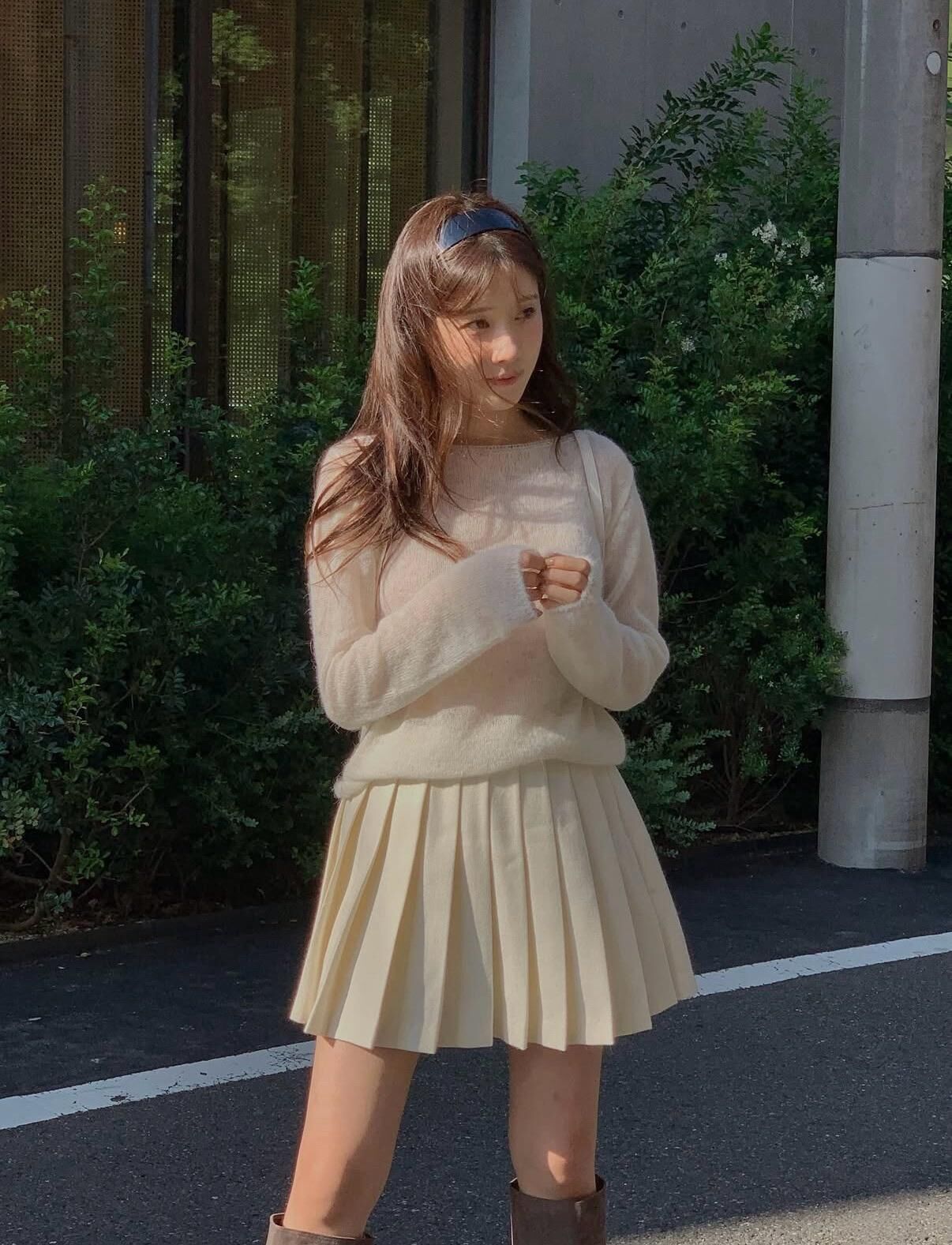 Classic pleated wool mini skirt