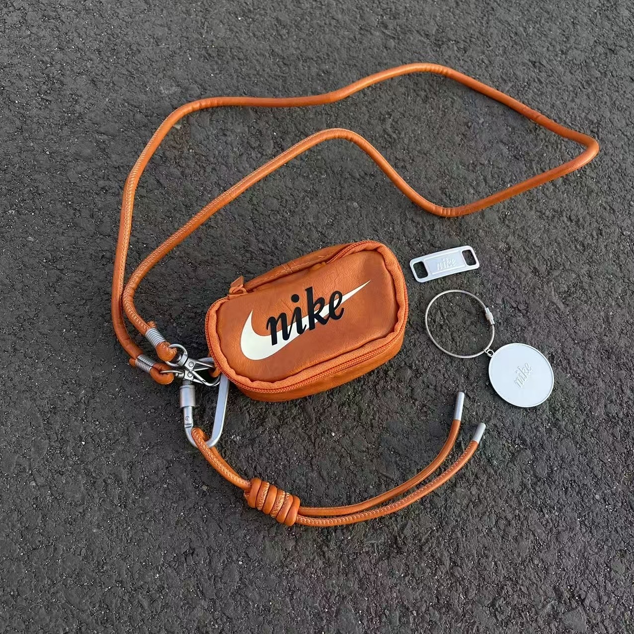 預購 NIKE 海外限定 皮革迷你小掛包 橘色