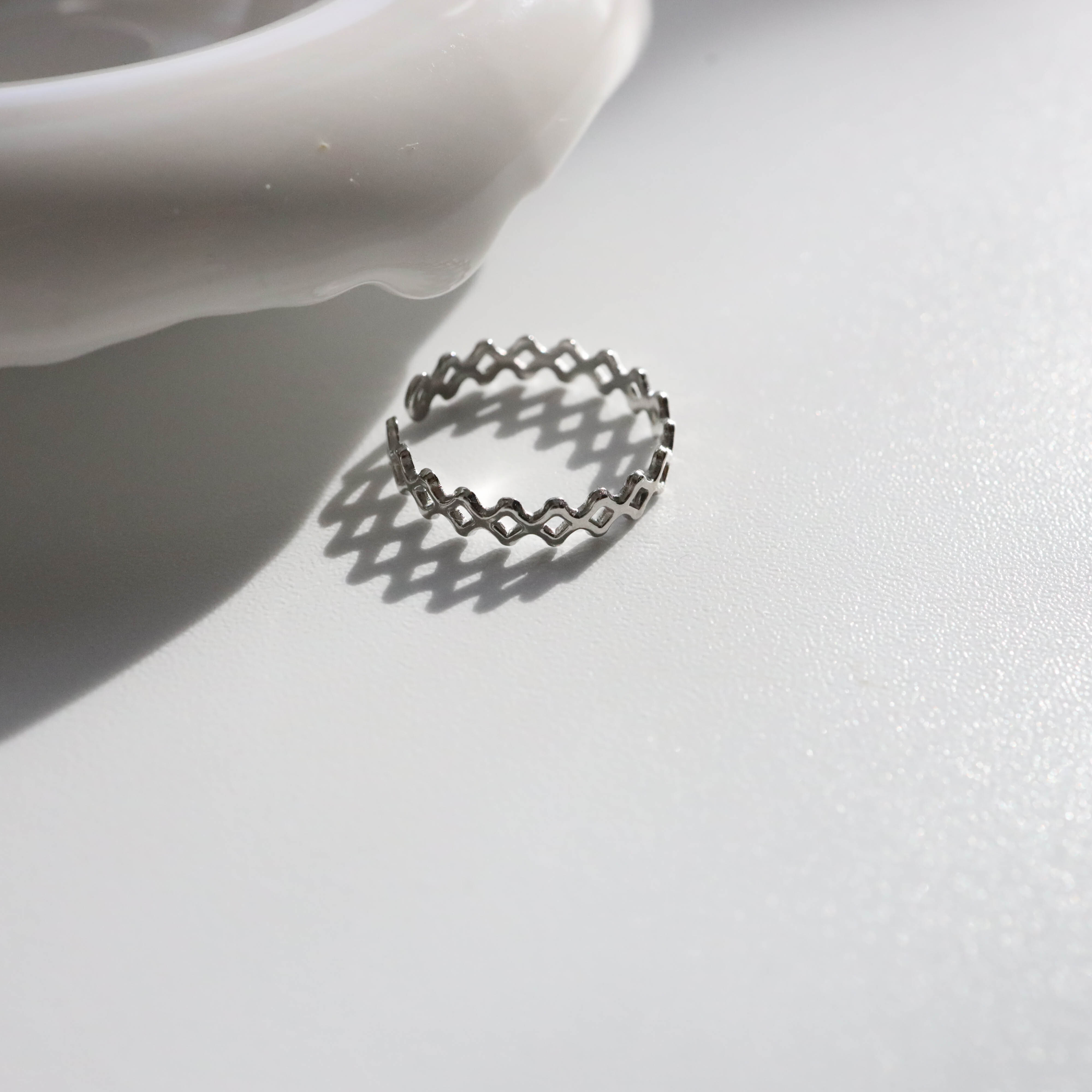 不怕水簍空菱形鋼戒