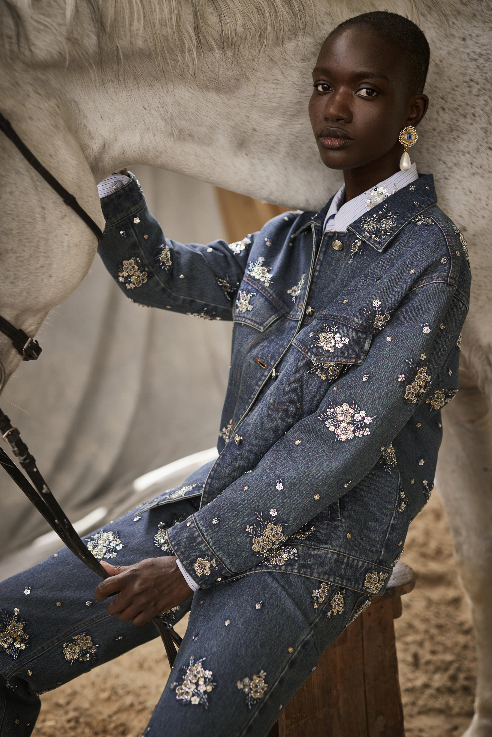 BE15150D1 靜奢藍韻重工刺繡微寬版外套