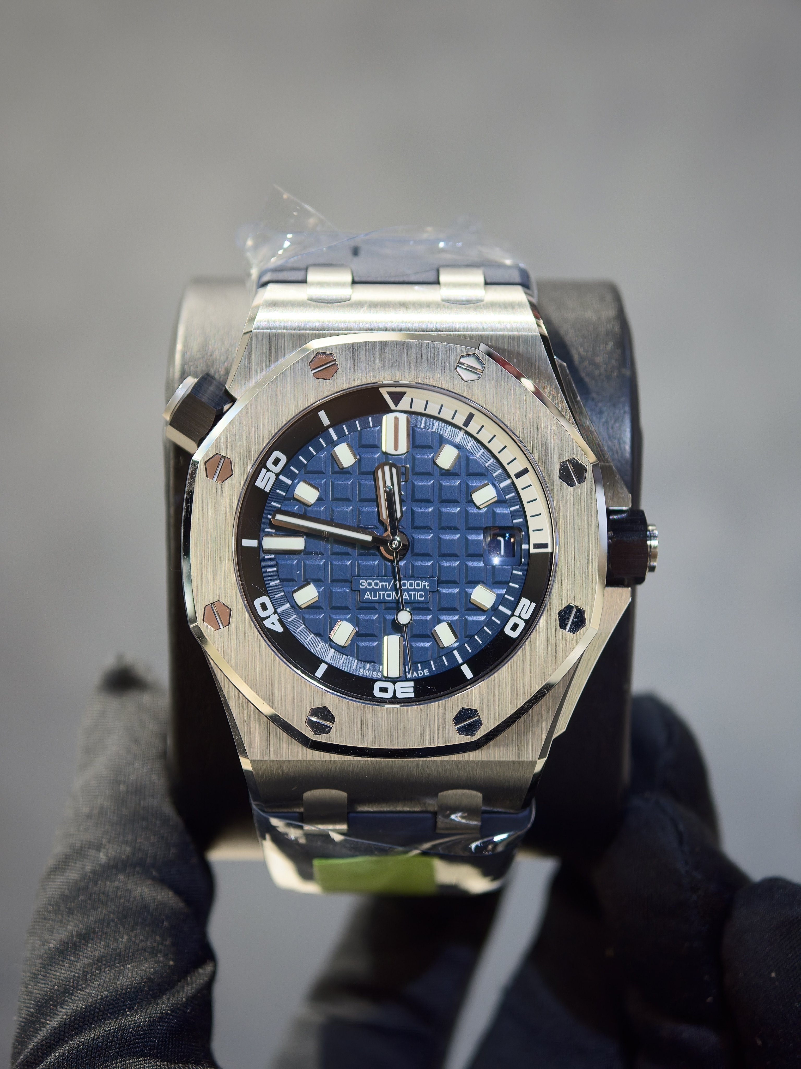 BRAND NEW AUDEMARS PIGUET 15720ST.OO.A027CA.01 15720 BLUE DIAL STEEL ROYAL OAK OFFSHORE DIVER 42MM extra black rubber strap