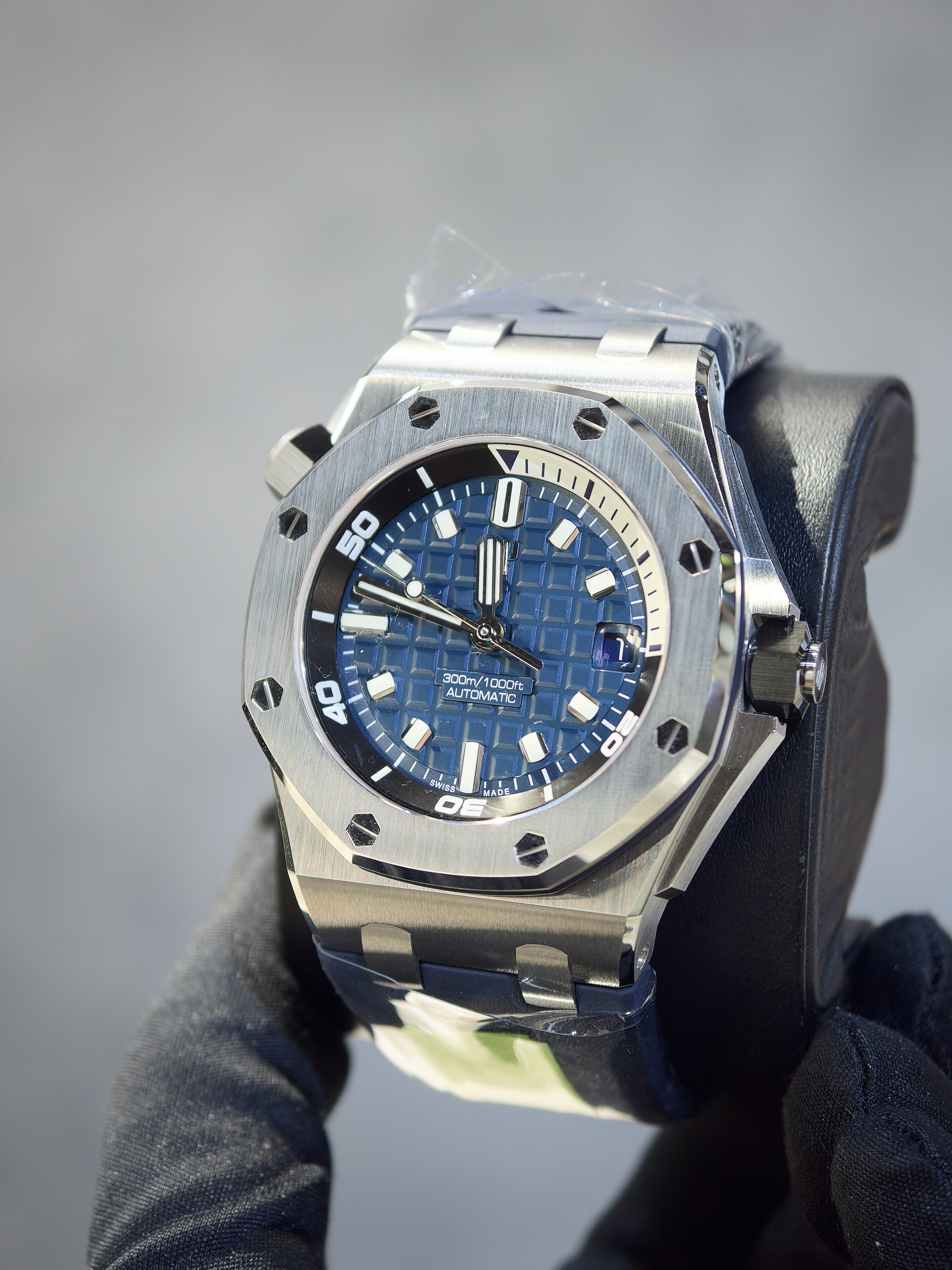 BRAND NEW AUDEMARS PIGUET 15720ST.OO.A027CA.01 15720 BLUE DIAL STEEL ROYAL OAK OFFSHORE DIVER 42MM extra black rubber strap