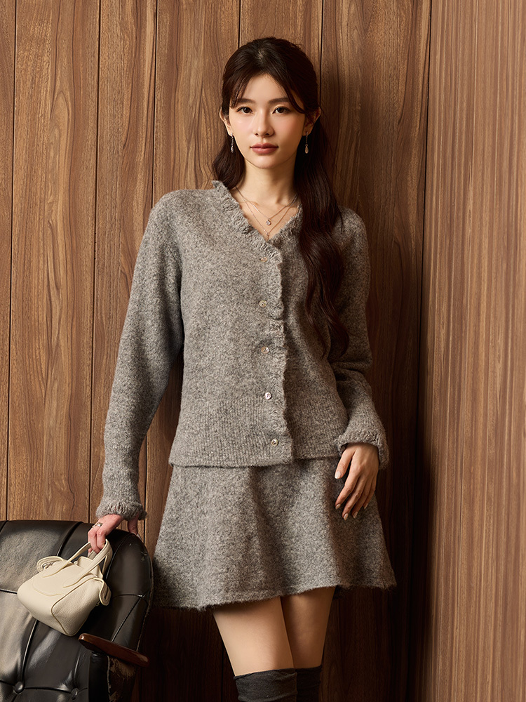 2603 甜美花瓣針織外套（8%羊毛）