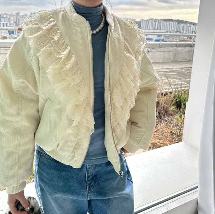 JE27  LACE隔綿    胸48  長21  $899 (一口價)