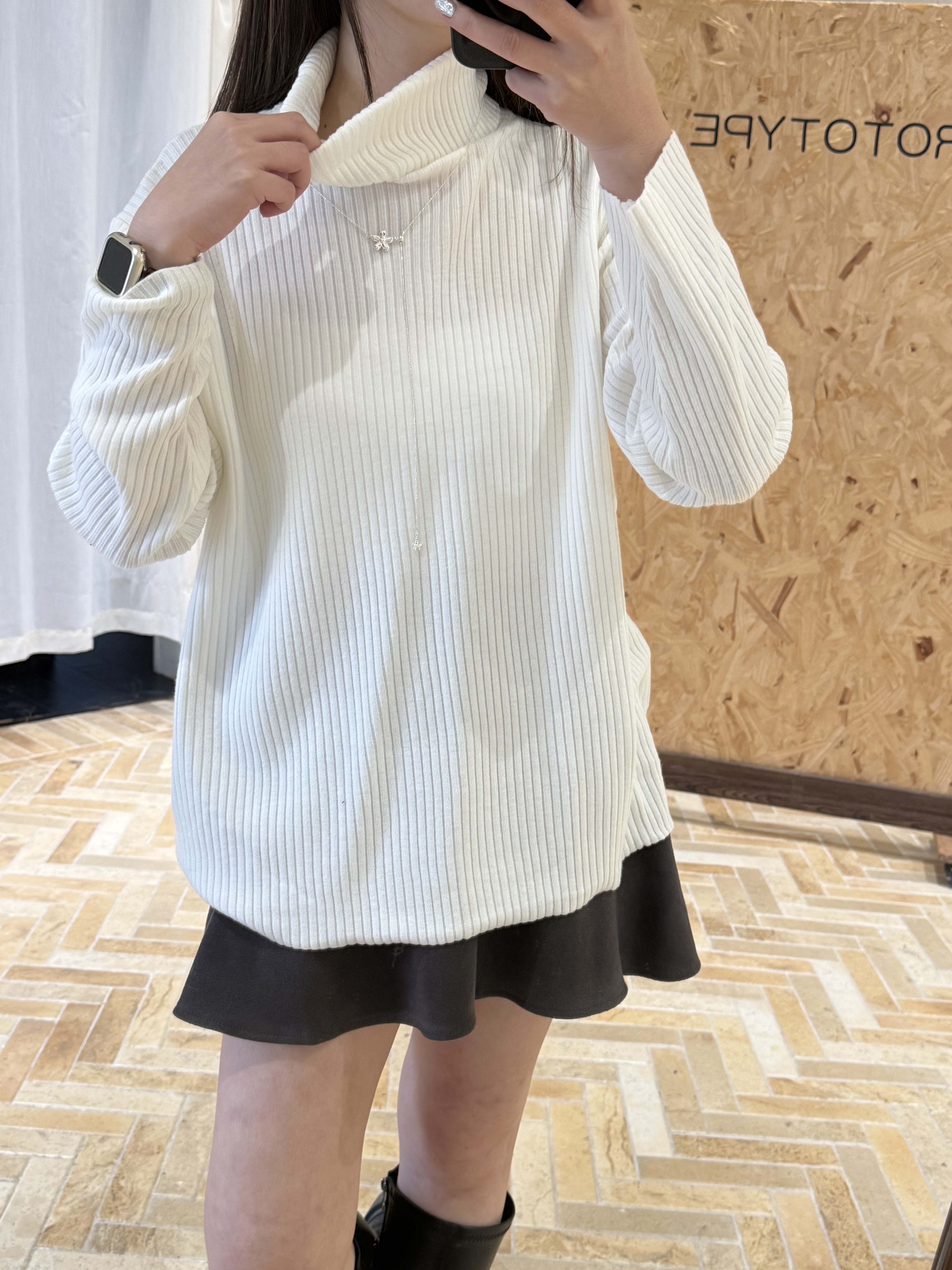 高領坑條彈性上衣