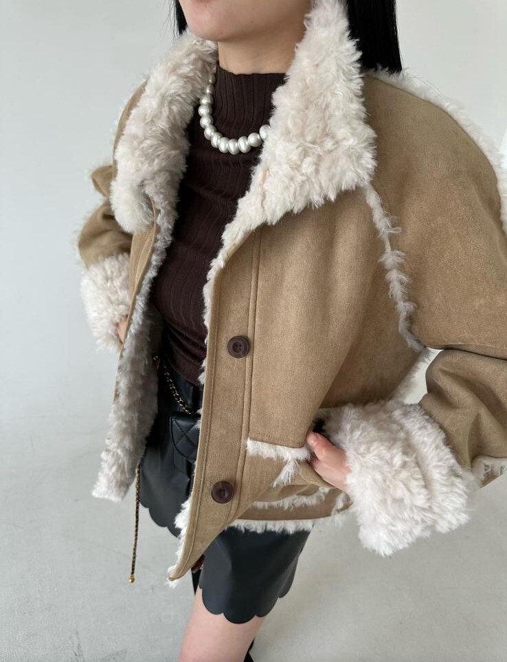 JE32  羊羔毛縷 胸56  長23   $939 (一口價) 20%羊毛