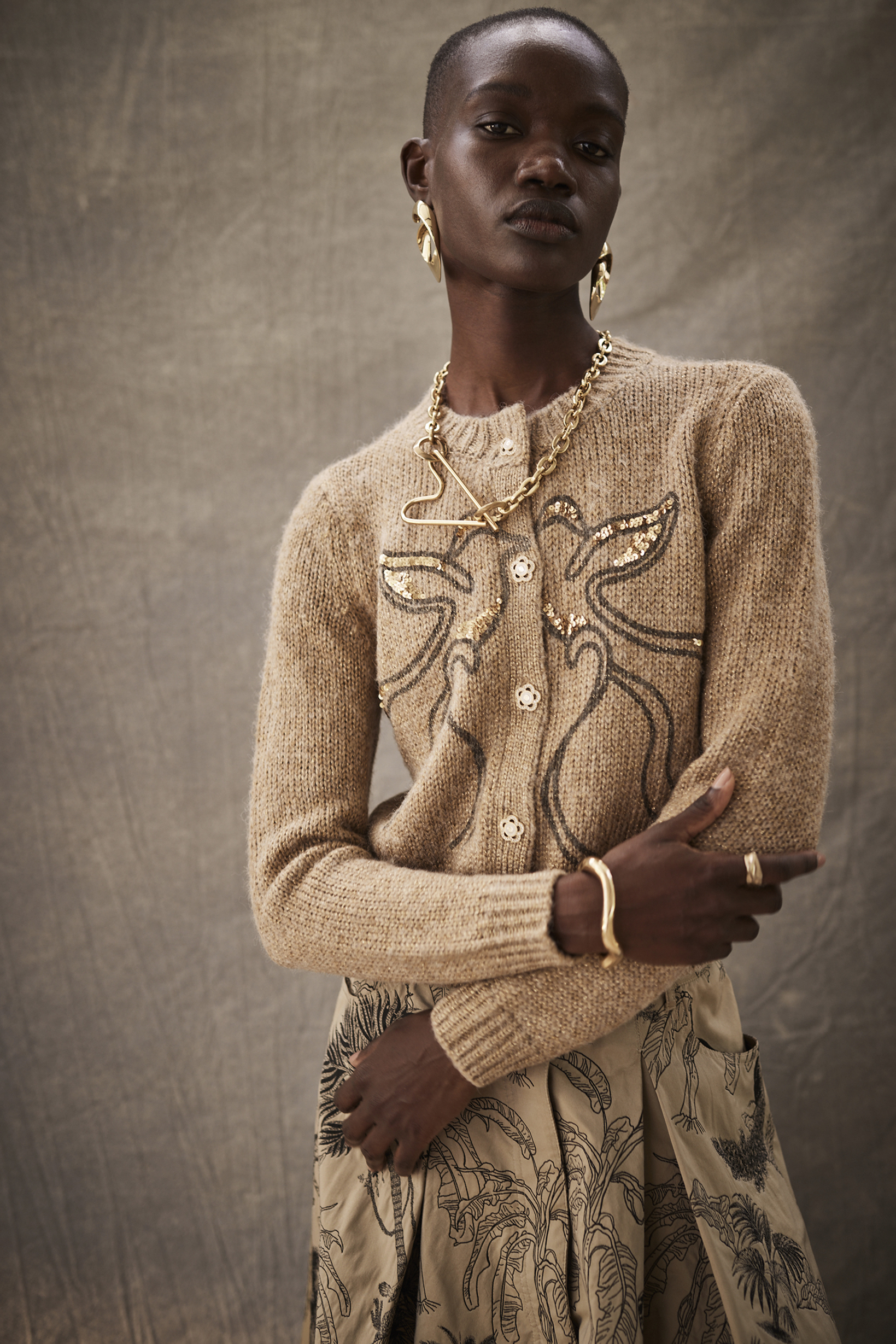 BE15211D1 金羽詩語亮片刺繡合身針織外套