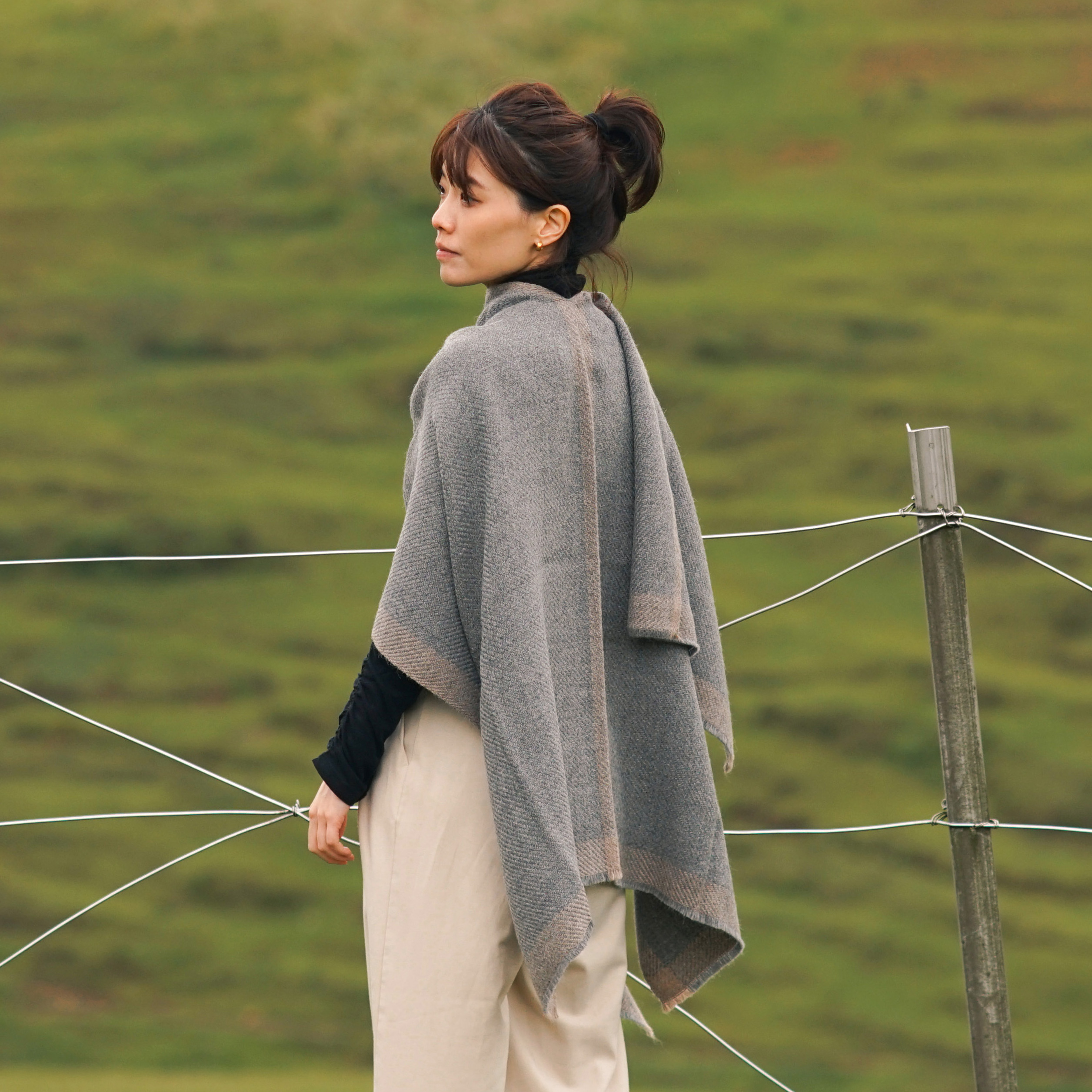 【限量】安地斯羊駝斗篷｜岩灰｜秘魯