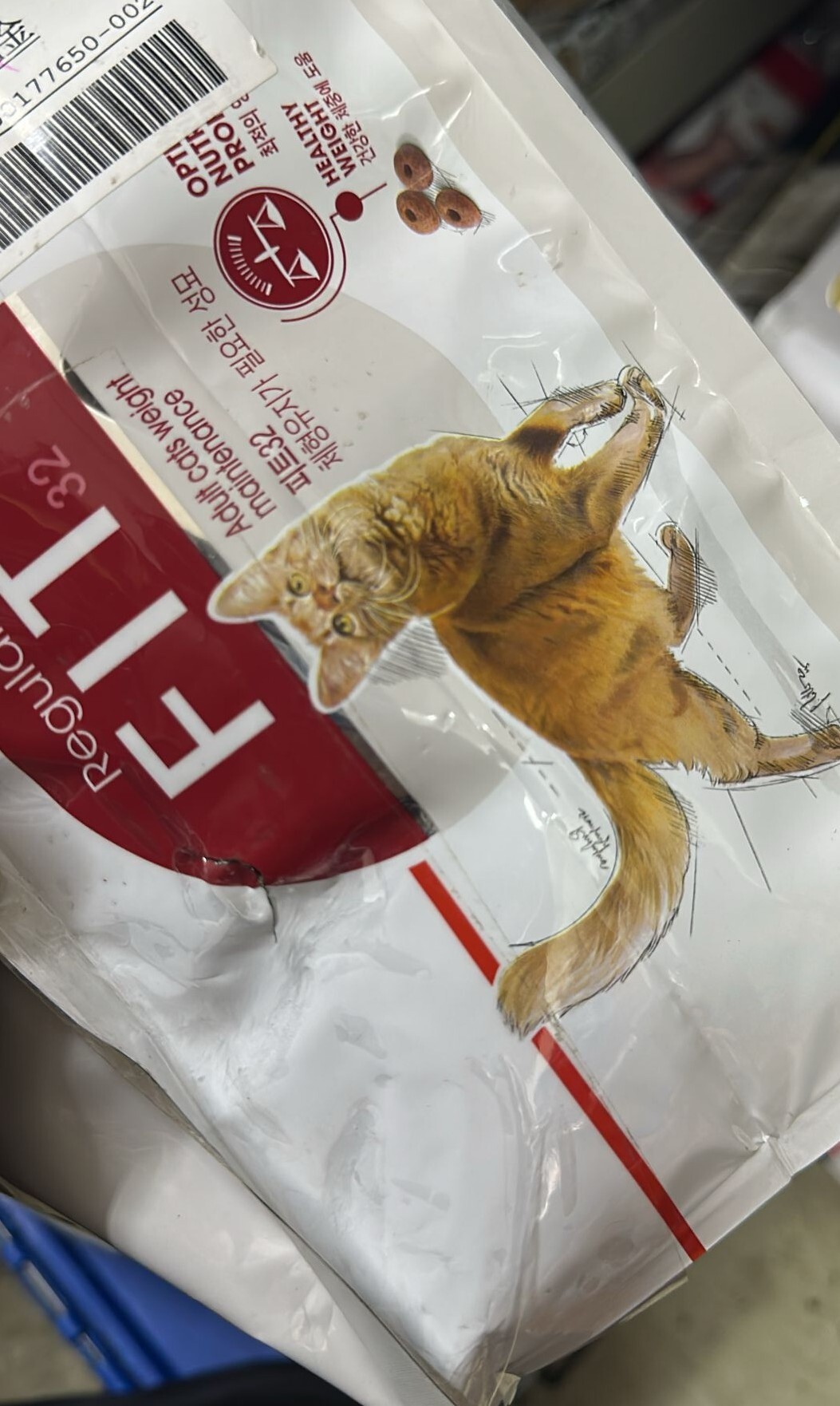 {包裝損壞OCT22}*9折*(EXP:2026年4月28日)Royal Canin FIT32 成貓全效健康營養配方．15kg（貓貓乾糧）