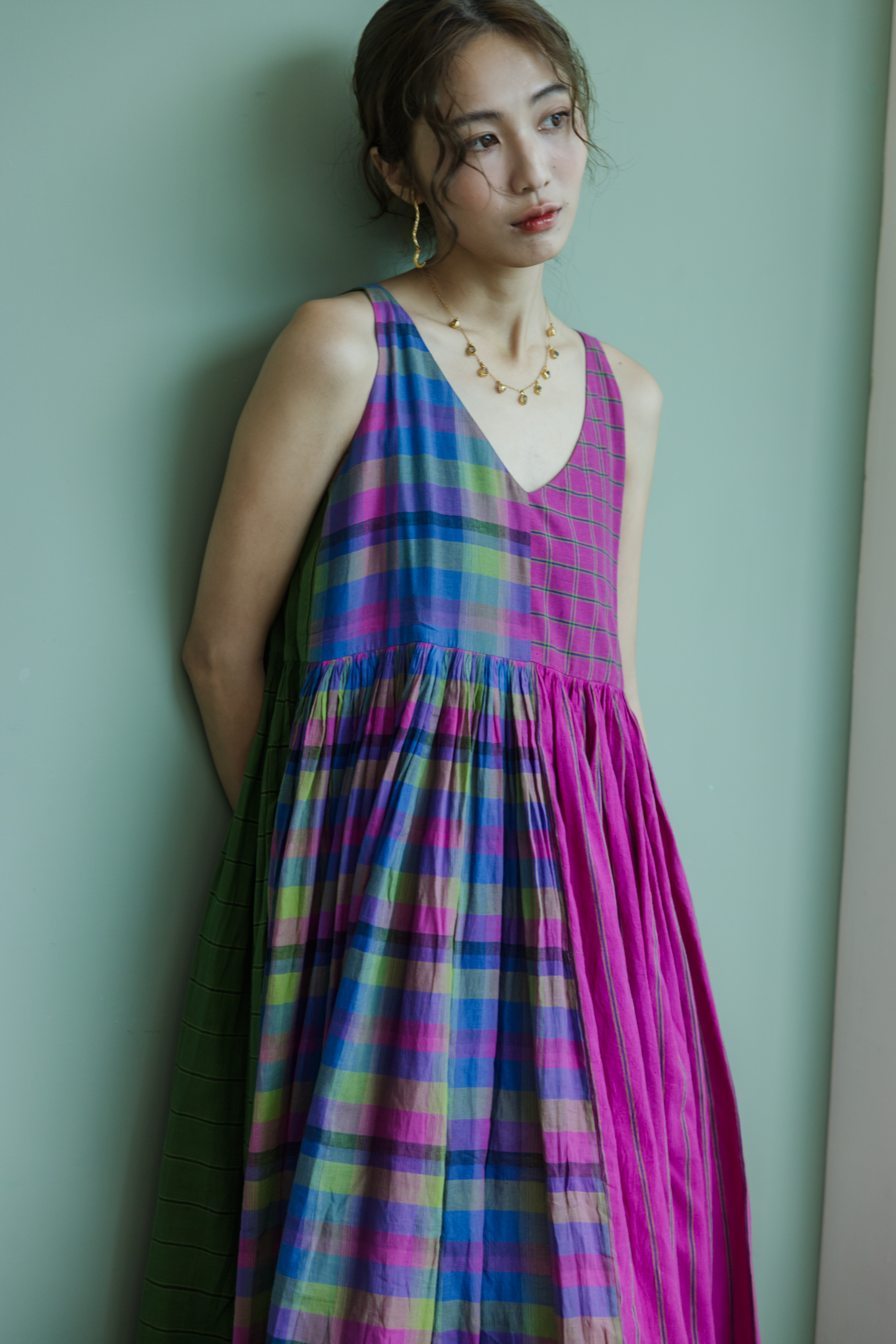 【karnam】V領拼手織布洋裝_桃紅X格紋