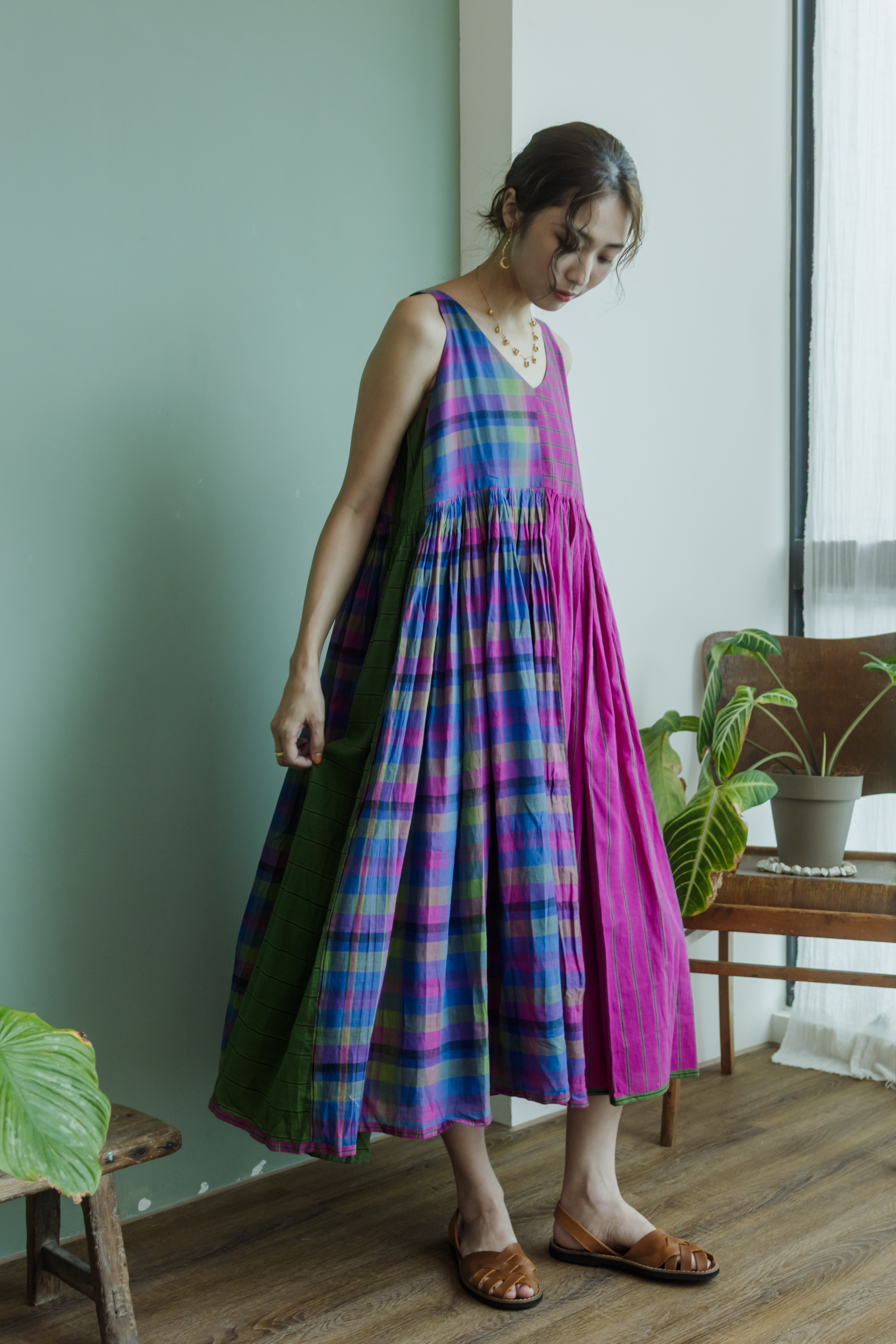 【karnam】V領拼手織布洋裝_桃紅X格紋