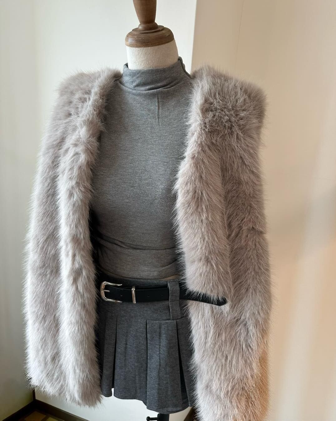 【質感超好的時髦毛毛長版背心】(現貨)