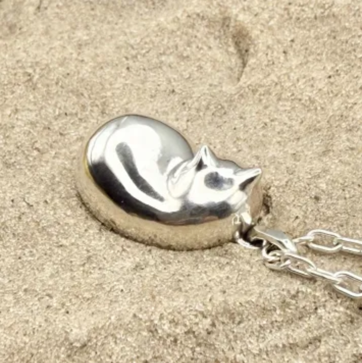 居眠り猫 ペンダント