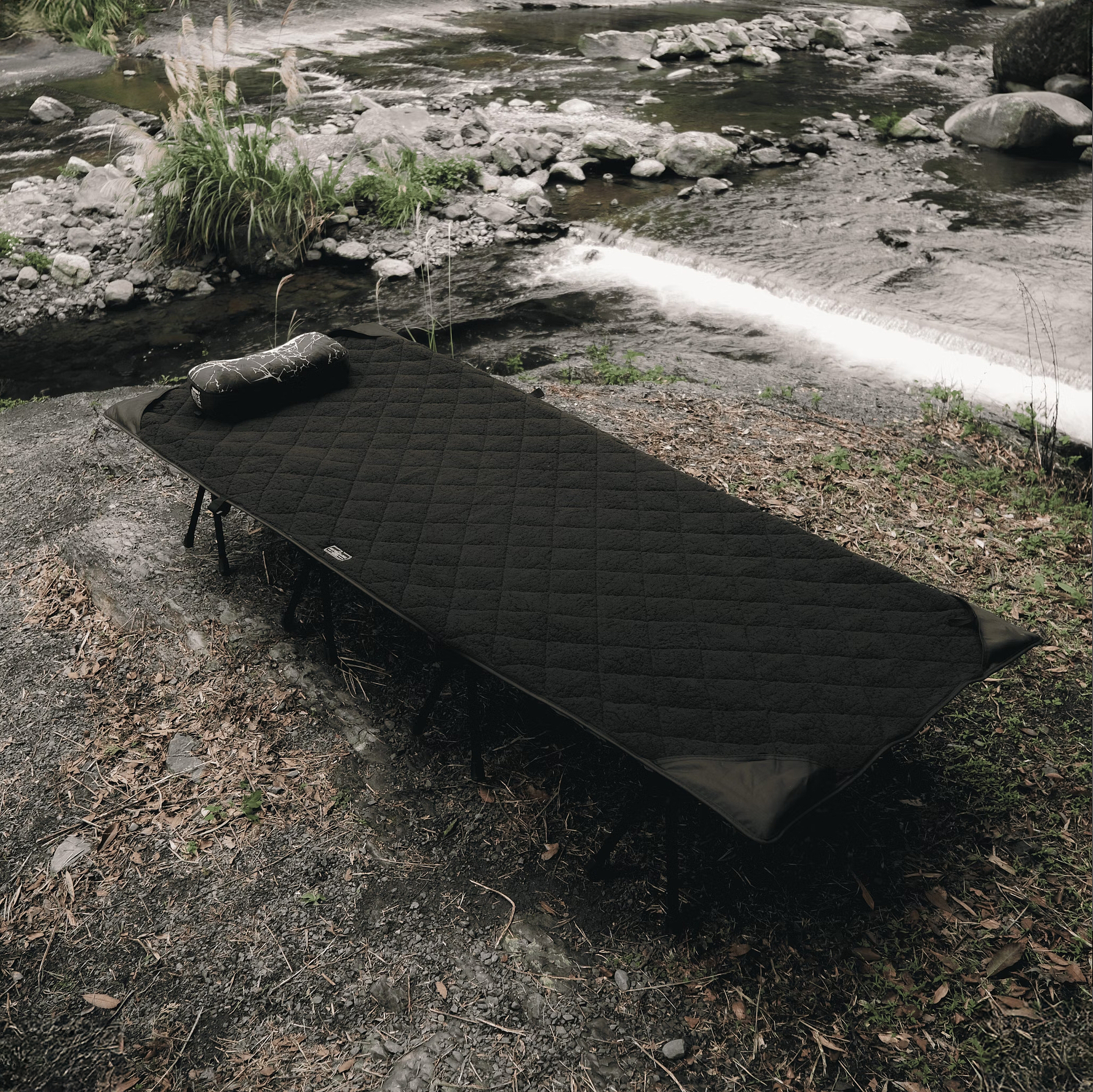 日本Ventlax 雙面用行軍床保暖毯【一般版】