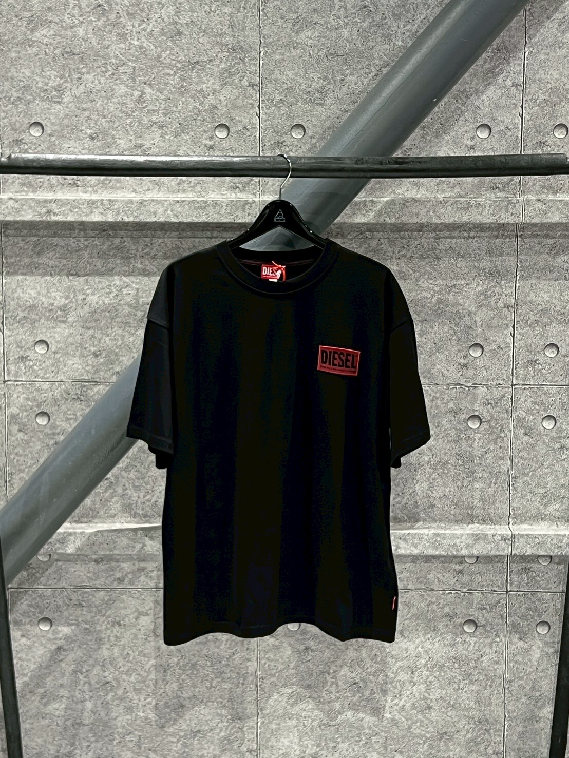 DIESEL 黑紅標籤Logo短袖 T