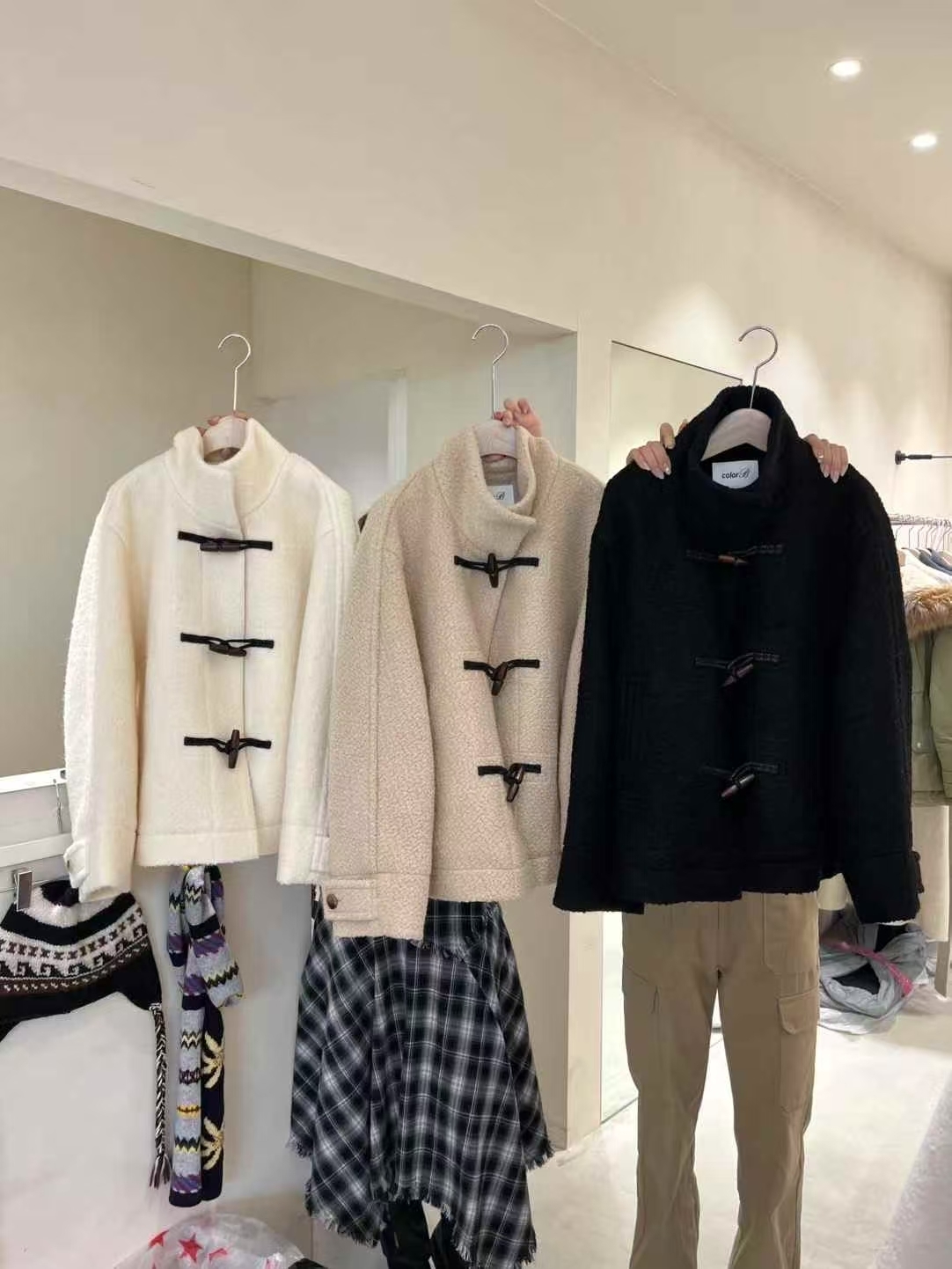 CB5318 車線羊絨牛角扣外套