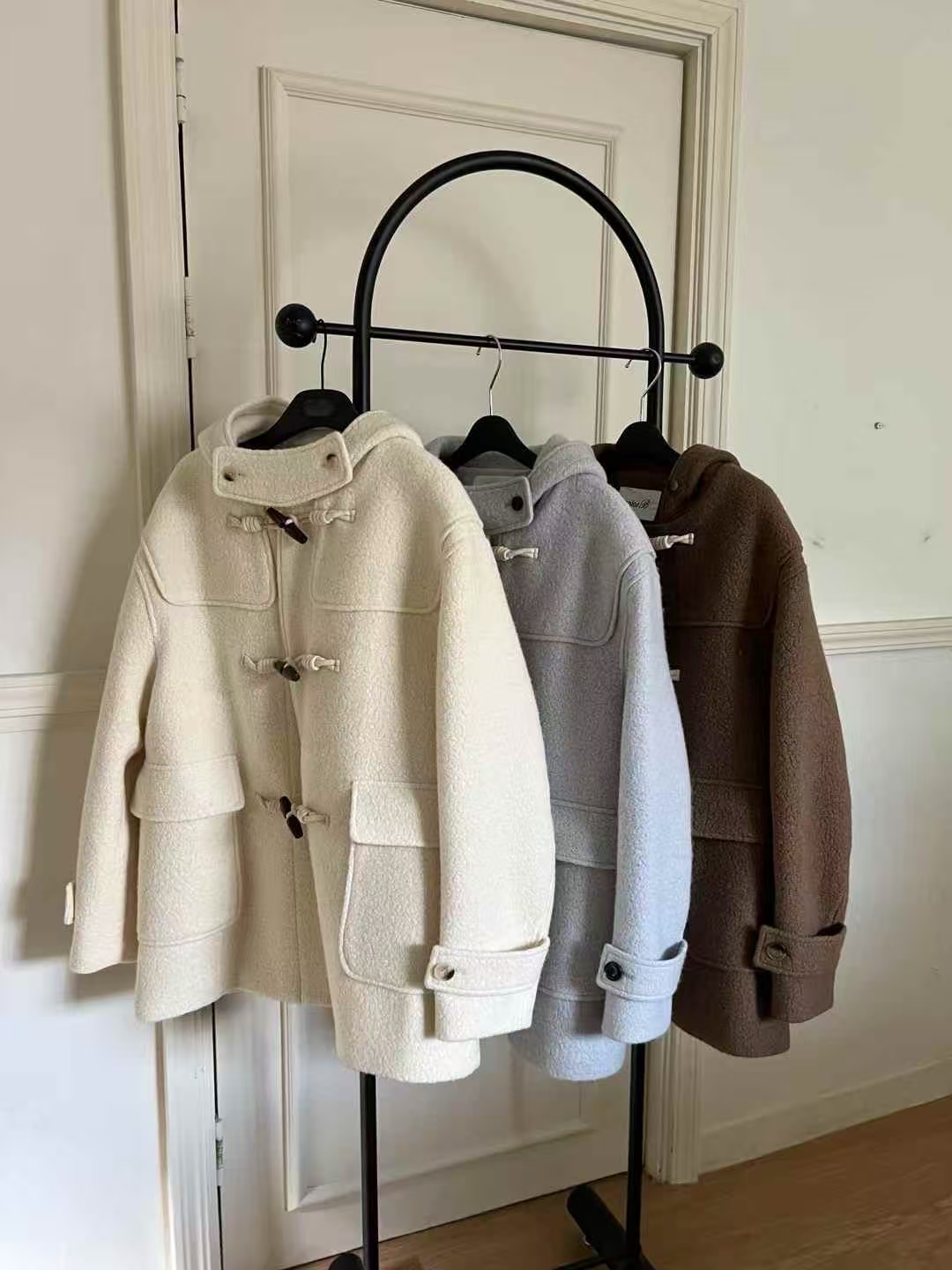 CB5319 校園連帽牛角扣中長版外套