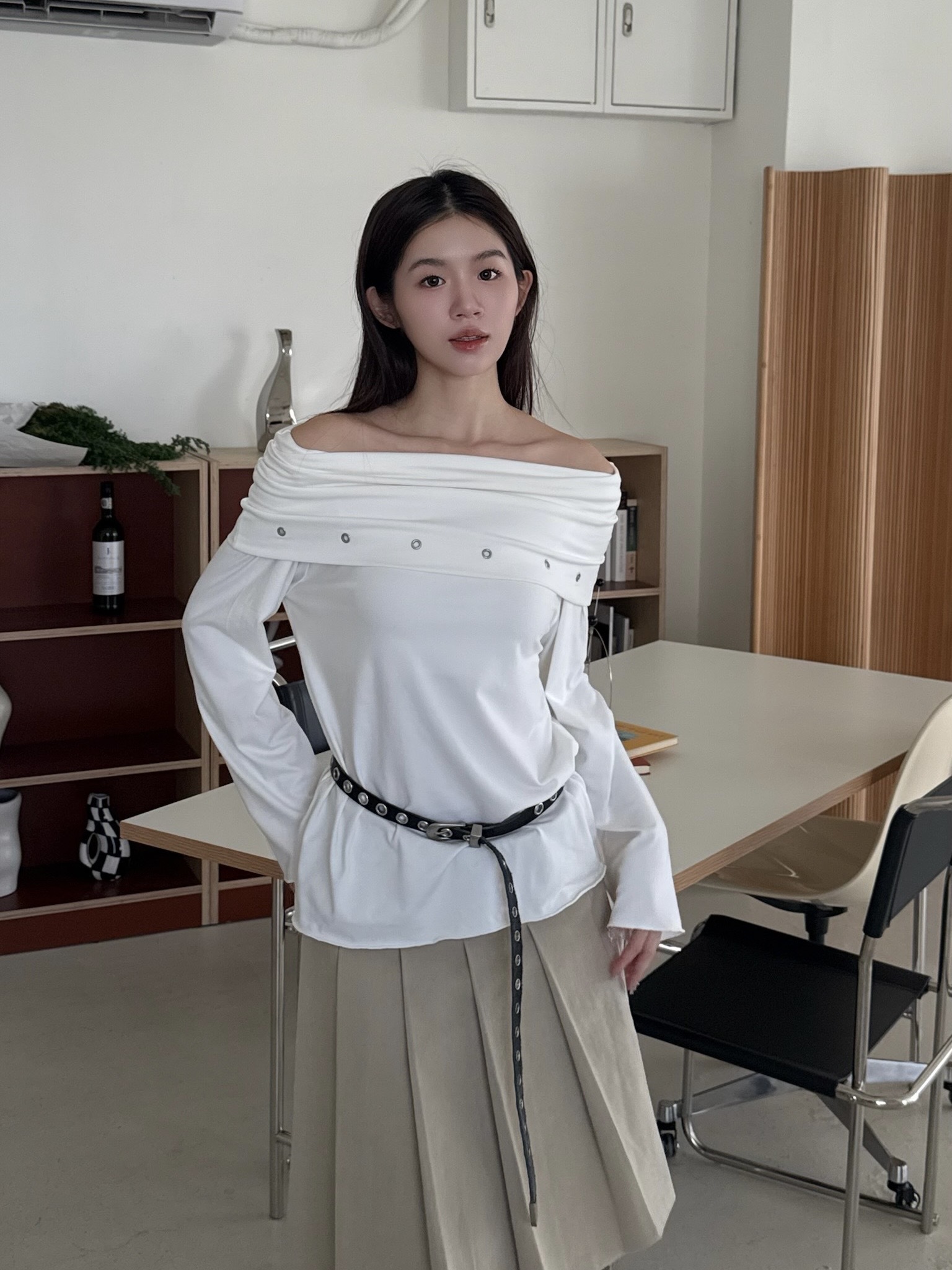 Rock卯丁一字領棉質上衣(白/黑)