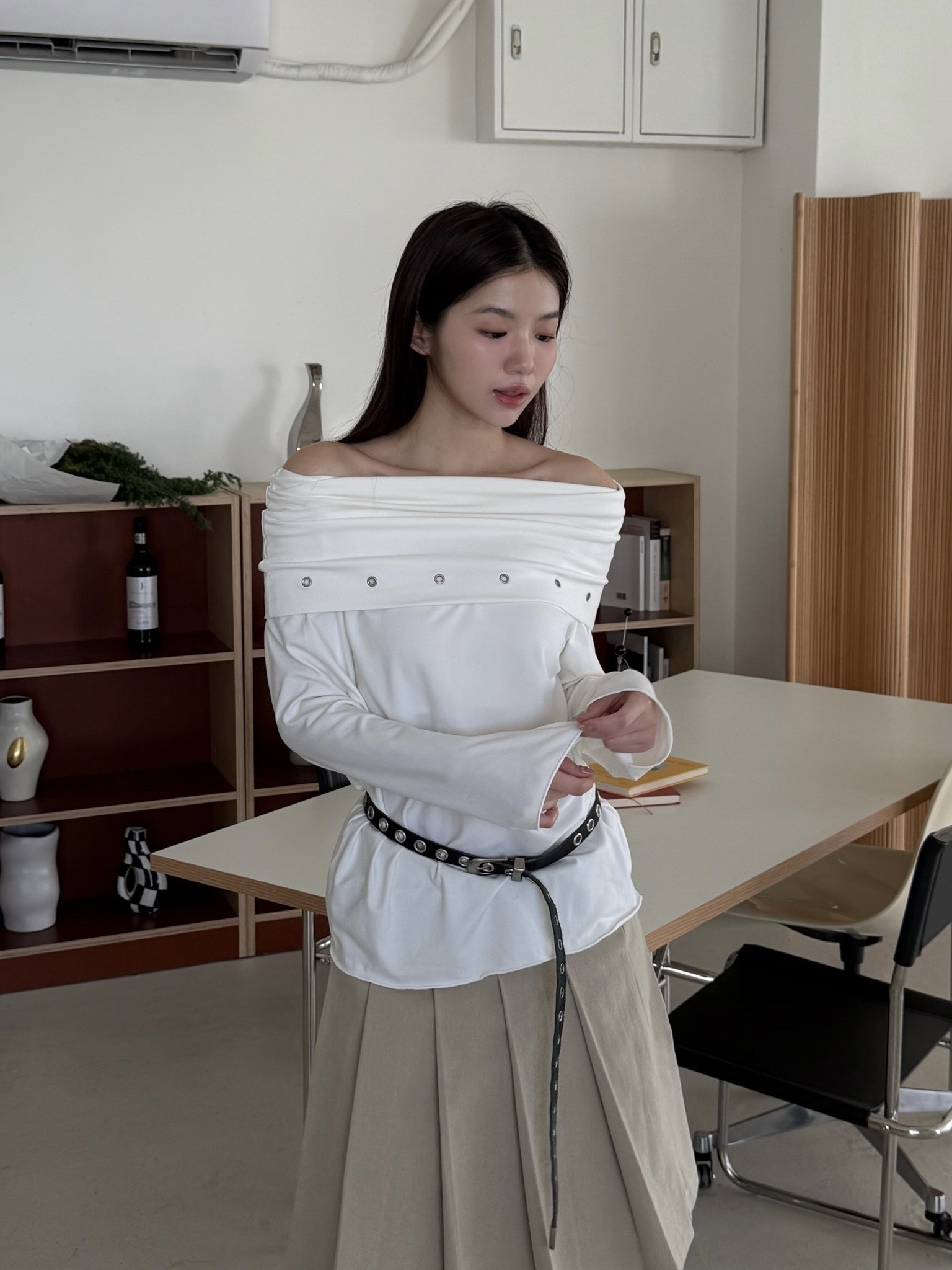 Rock卯丁一字領棉質上衣(白/黑)