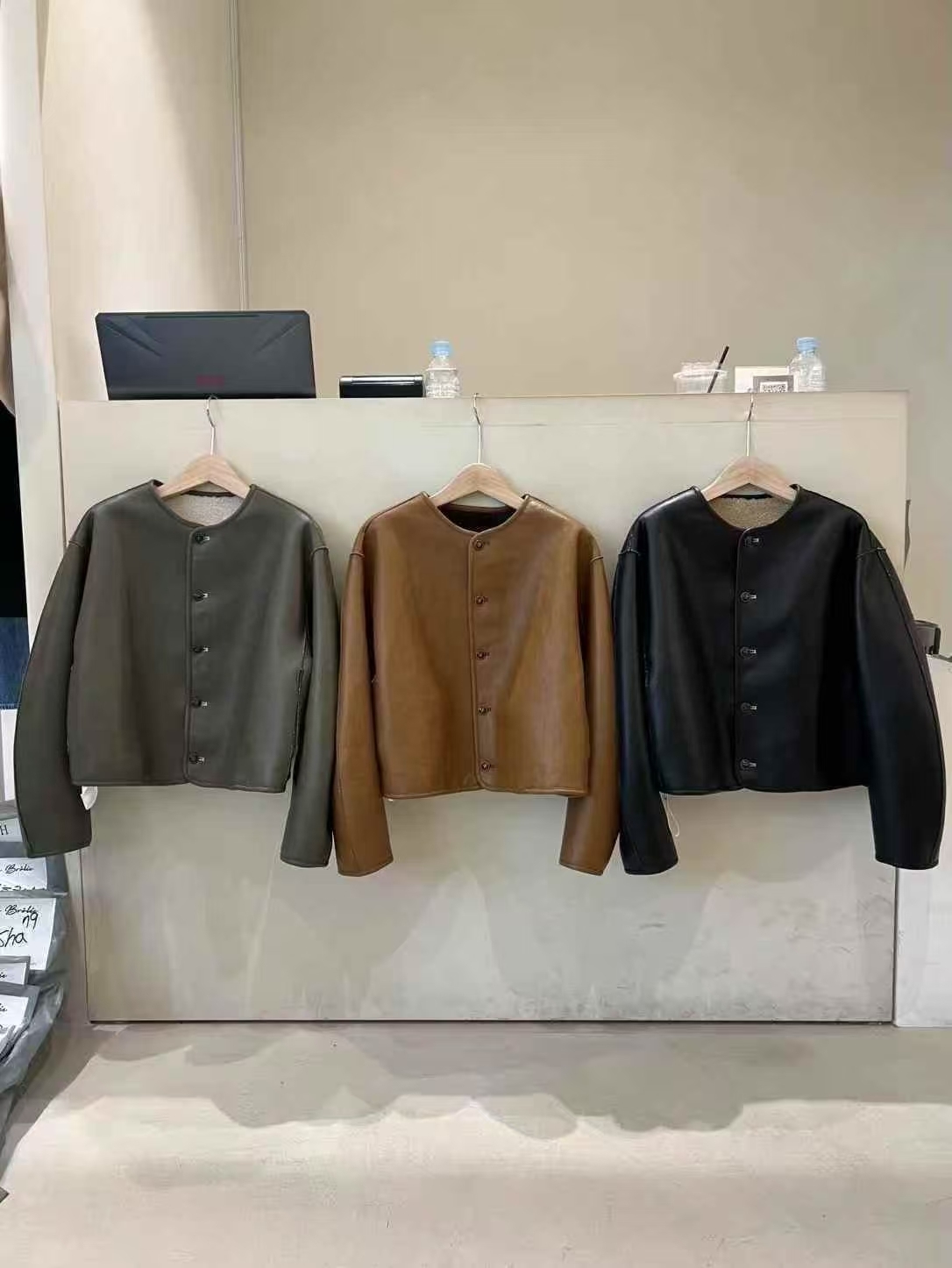 CB5325 仿皮雙面短版外套