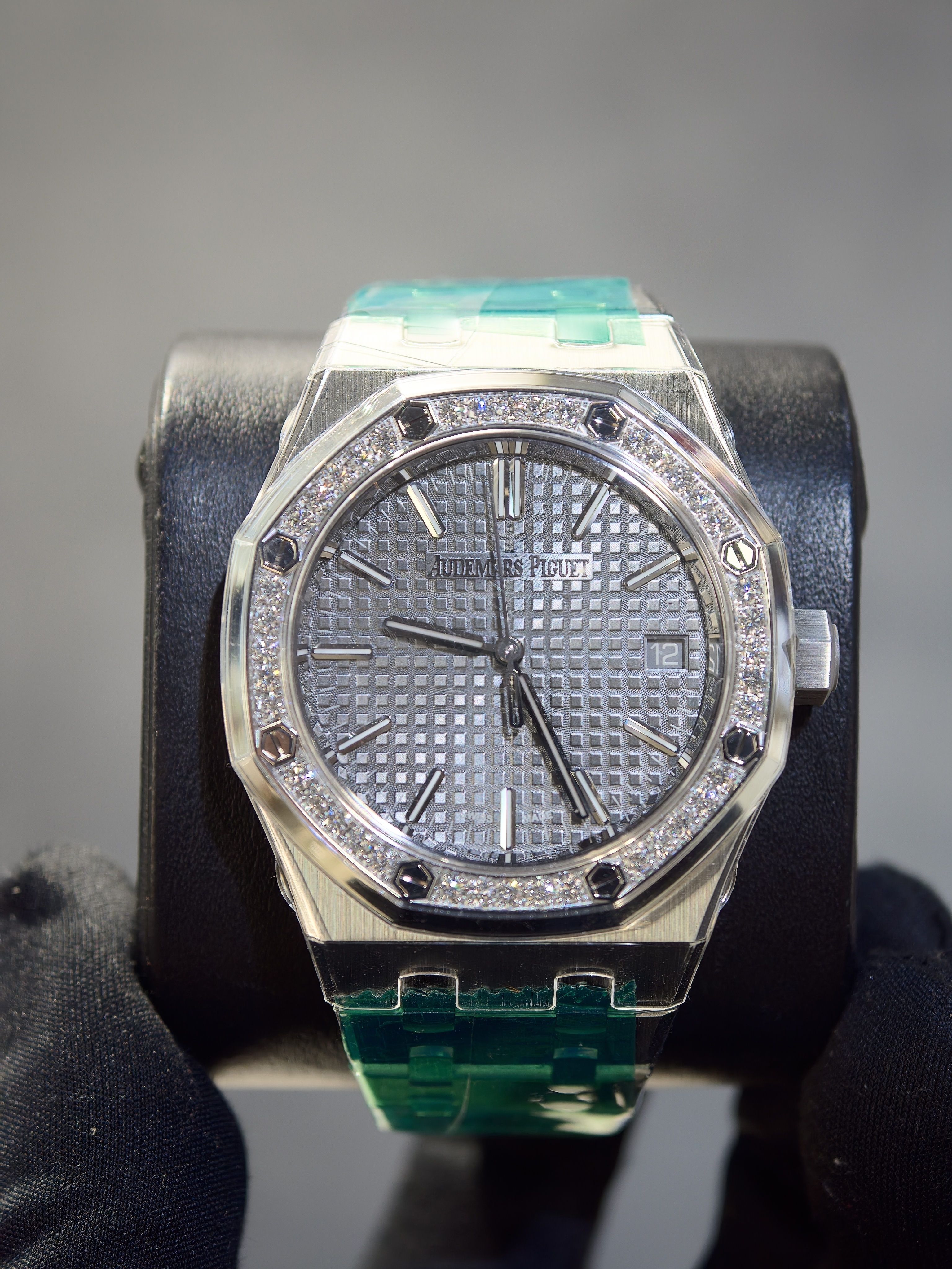BRAND NEW 15551ST.ZZ.1356ST.06 15551st 15551 AUDEMARS PIGUET GREY DIAL DIAMOND ROYAL OAK SELFWINDING 37MM