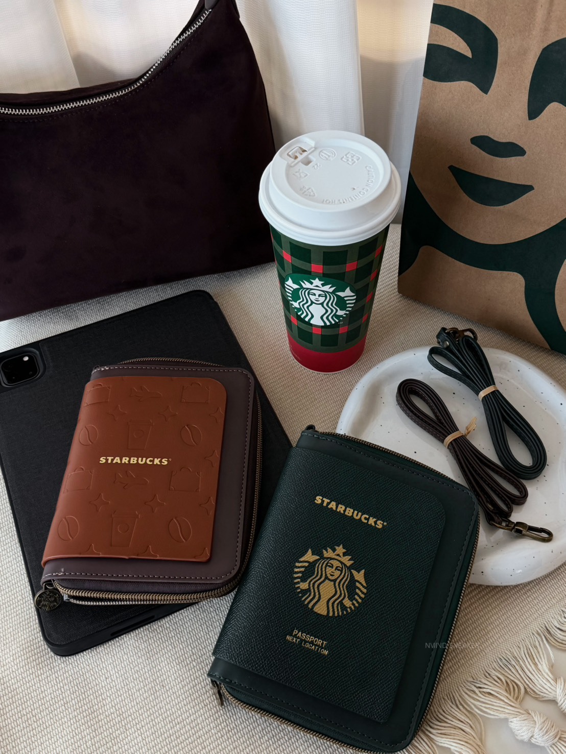 <快速出貨> Starbucks星巴克 多夾層護照夾 兩色