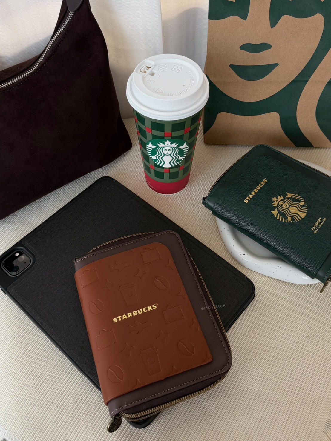 <快速出貨> Starbucks星巴克 多夾層護照夾 兩色