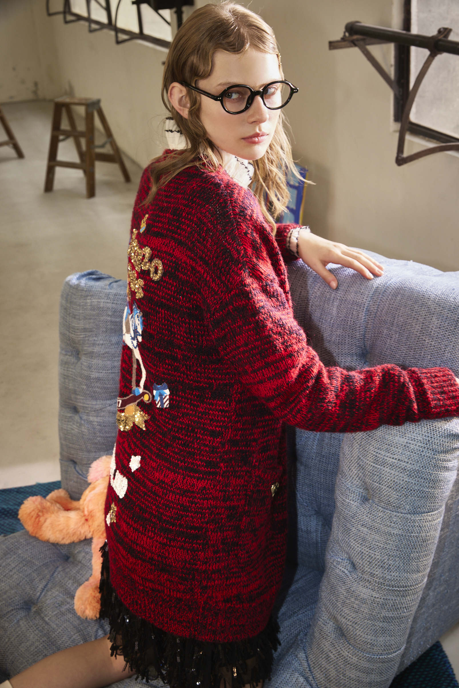 BE15237D1 深紅織影童趣刺繡針織外套